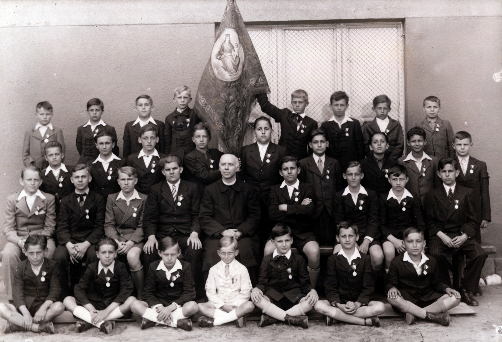 1942, Klein Magdolna, flag, class photo, tableau, medal, Fortepan #163769