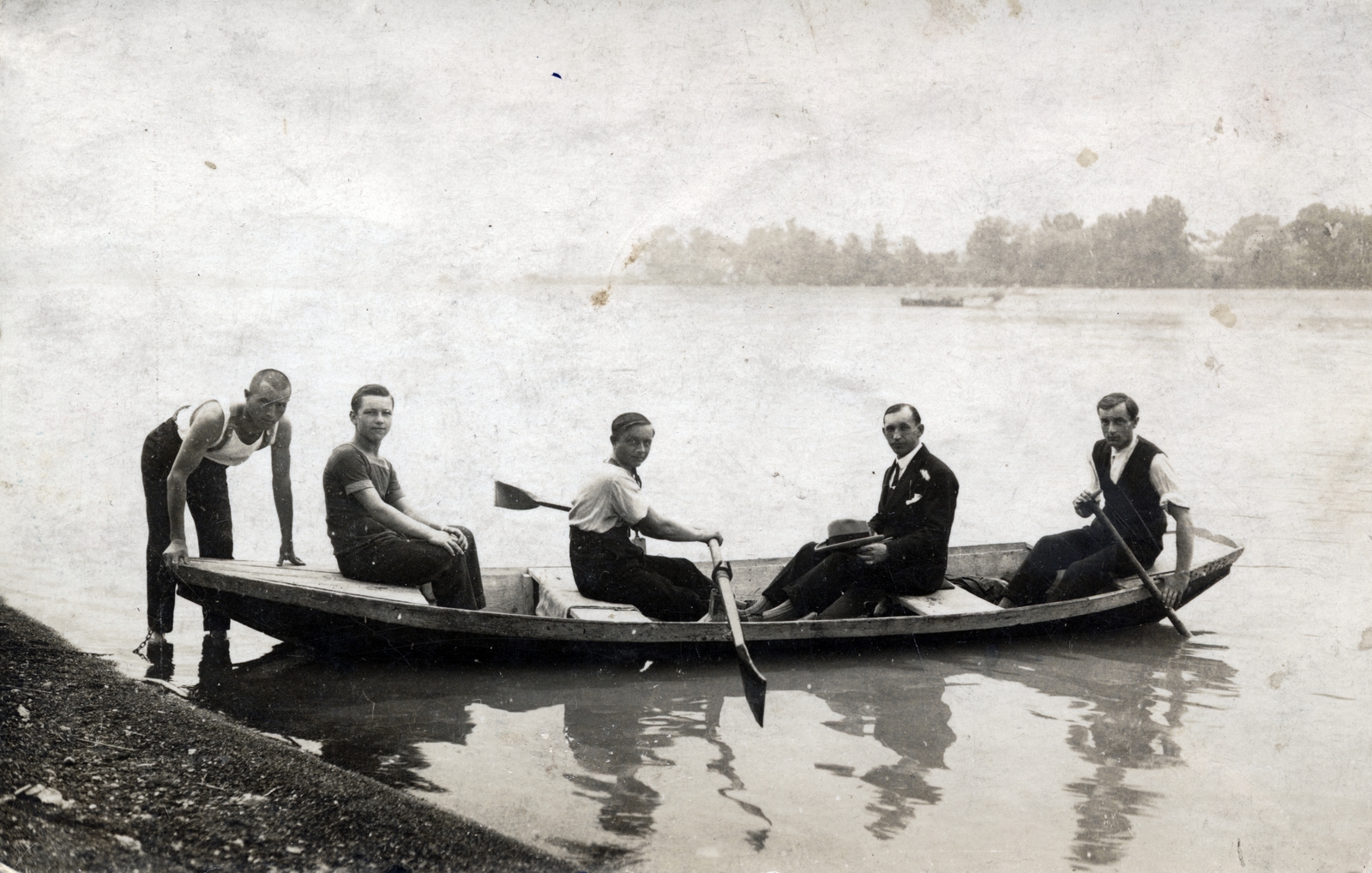 Hungary, Budapest II.,Budapest, újlaki Duna-part és háttérben a Margit-sziget., 1931, Klein Magdolna, boating, Budapest, Fortepan #163774