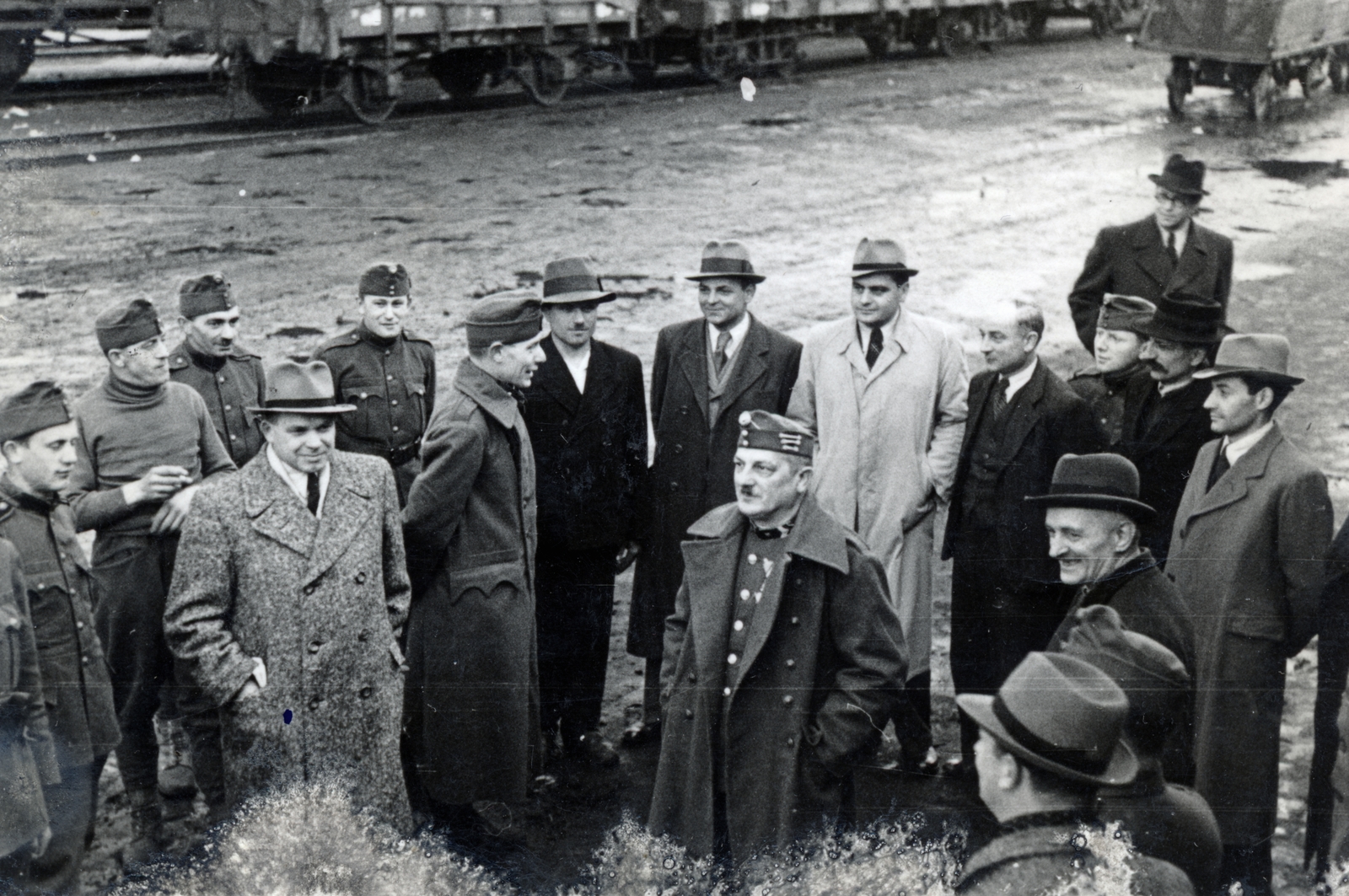 1940, Klein Magdolna, hat, train station, Hungarian soldier, hands in pockets, Fortepan #163780