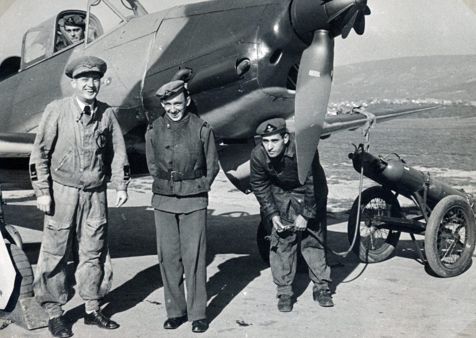 Hungary, Budaörs Airport, Budapest XI., balra verőczei Andrássovich István m. kir. repülő százados. Háttérben Arado Ar-96a típusú gyakorló repülőgép., 1939, Fadgyas Bence, Arado-brand, Budapest, Fortepan #163874