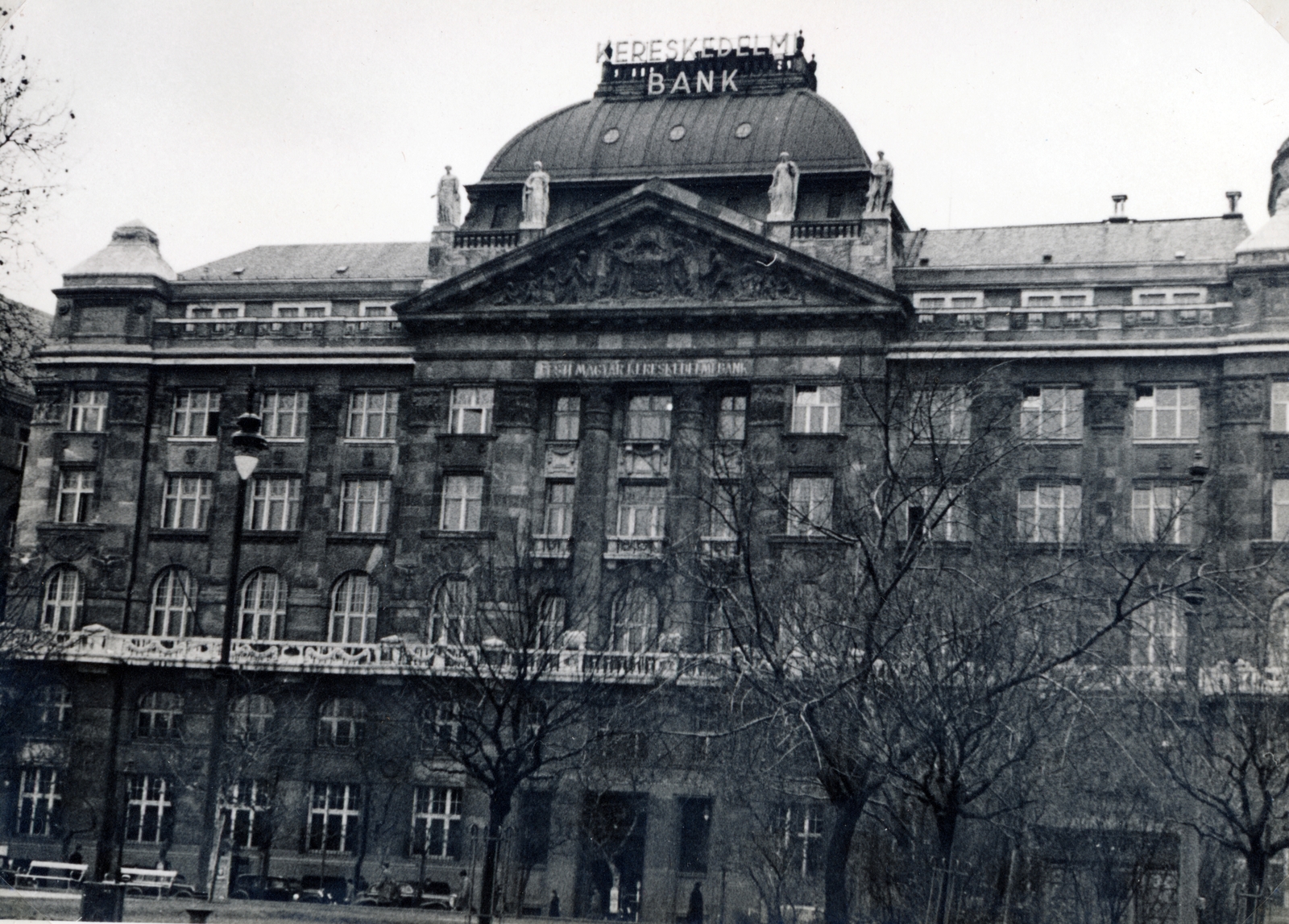 Magyarország, Budapest V., Széchenyi István (Ferenc József) tér, a Pesti Magyar Kereskedelmi Bank székháza (később Belügyminisztérium)., 1937, Fadgyas Bence, Budapest, Fortepan #163907