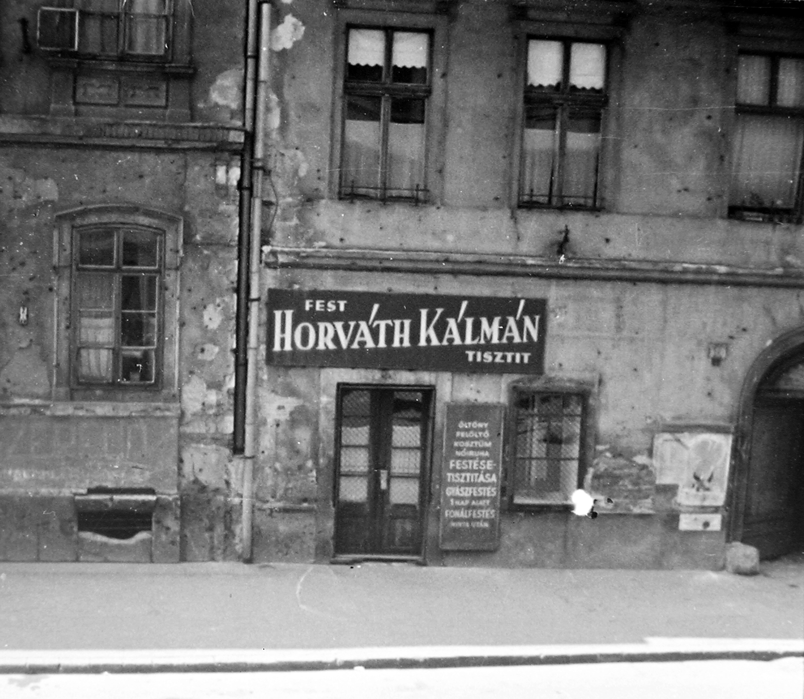 Hungary, Víziváros, Budapest I., Iskola utca 32. és 34., 1959, Kurutz Márton, sign-board, Budapest, Patyolat shop, Fortepan #16391