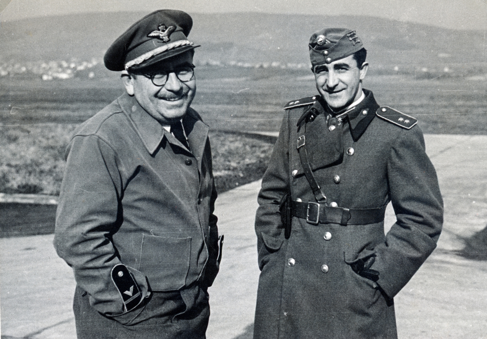Hungary, Budaörs Airport, Budapest XI., 1938, Fadgyas Bence, Budapest, peaked cap, fun, double portrait, soldier, Fortepan #163914