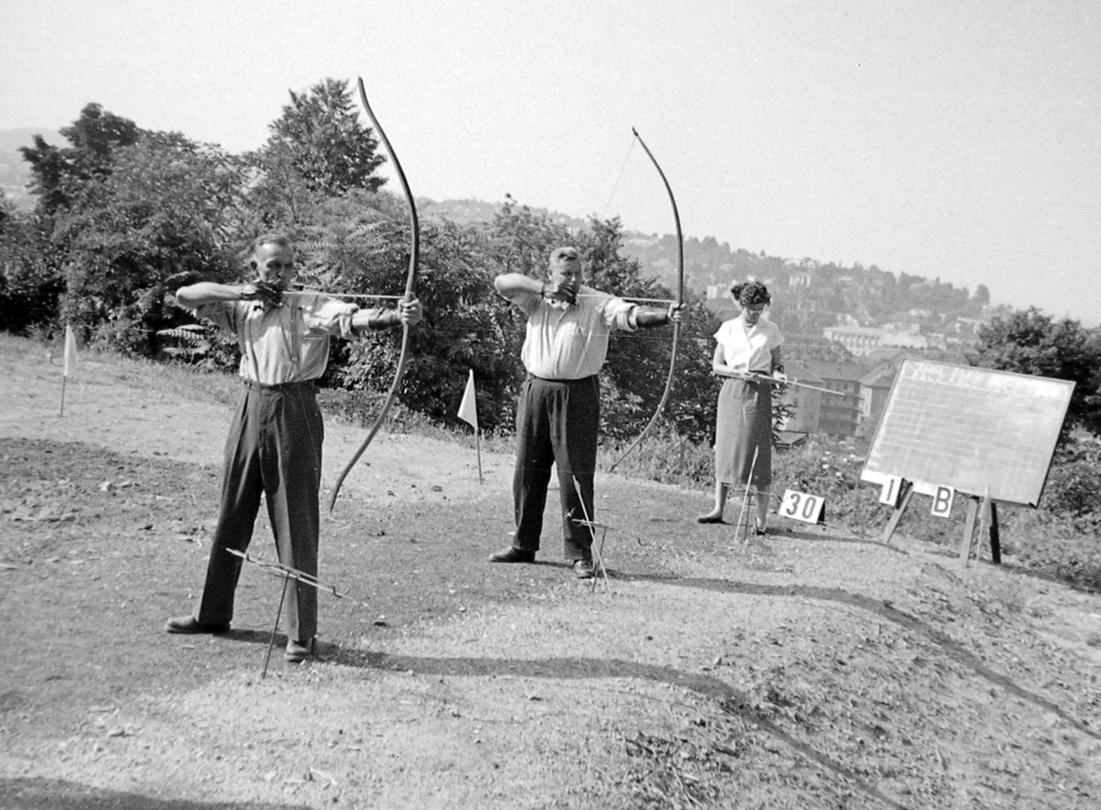 Hungary, Budapest I., Hunfalvy utca, a mai Európa liget helyén., 1959, Kurutz Márton, bow, arrow, archery, Budapest, Fortepan #16393