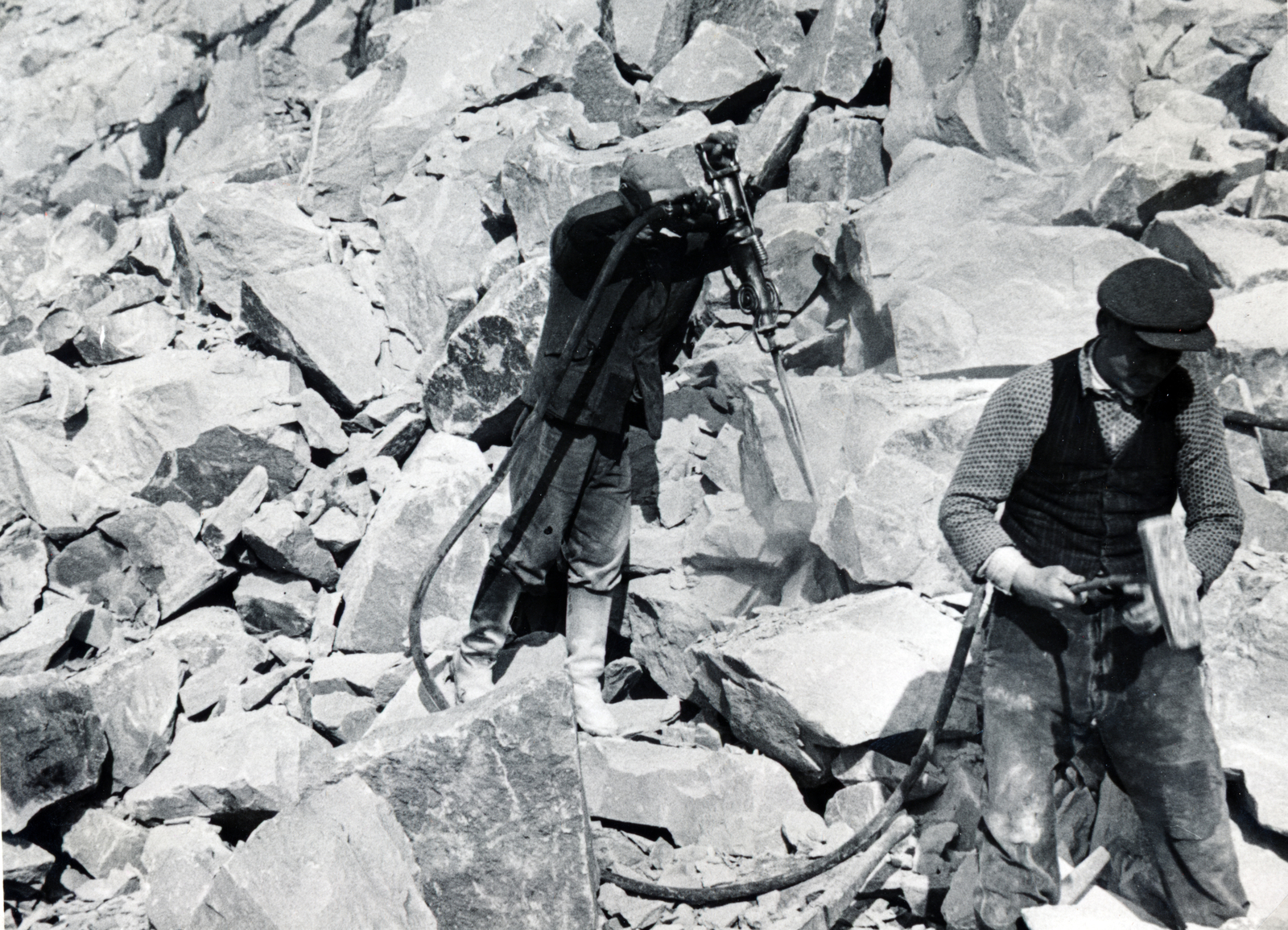 Hungary, Szob, Csák-hegy, kőbánya., 1935, Fadgyas Bence, stone mine, boring machine, Fortepan #163933