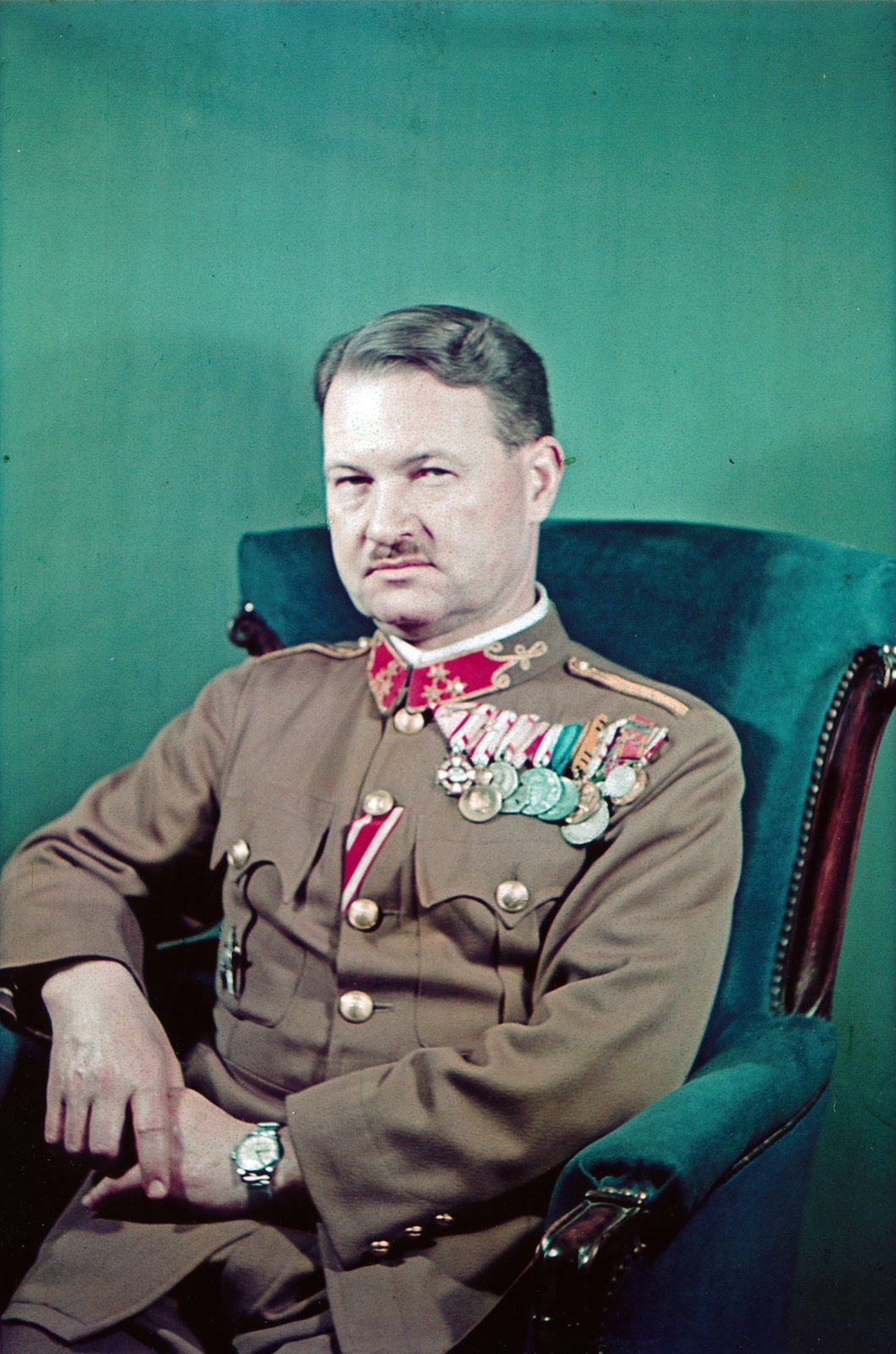 Hungary, dr. Kieselbach Gyula tartalékos százados, a Budapest Főváros Vegyészeti és Élelmiszervizsgáló Intézetének fővegyésze., 1935, Kieselbach Gyula, colorful, wrist watch, medal, Fortepan #163981