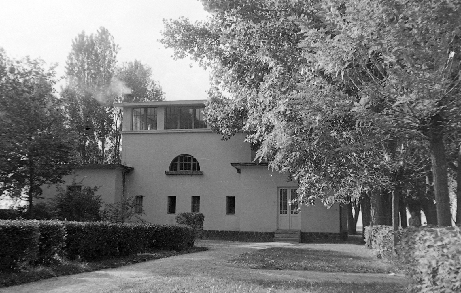 Hungary, Balatonlelle, BM üdülő., 1948, Magyar Rendőr, genre painting, hedge, Fortepan #16406