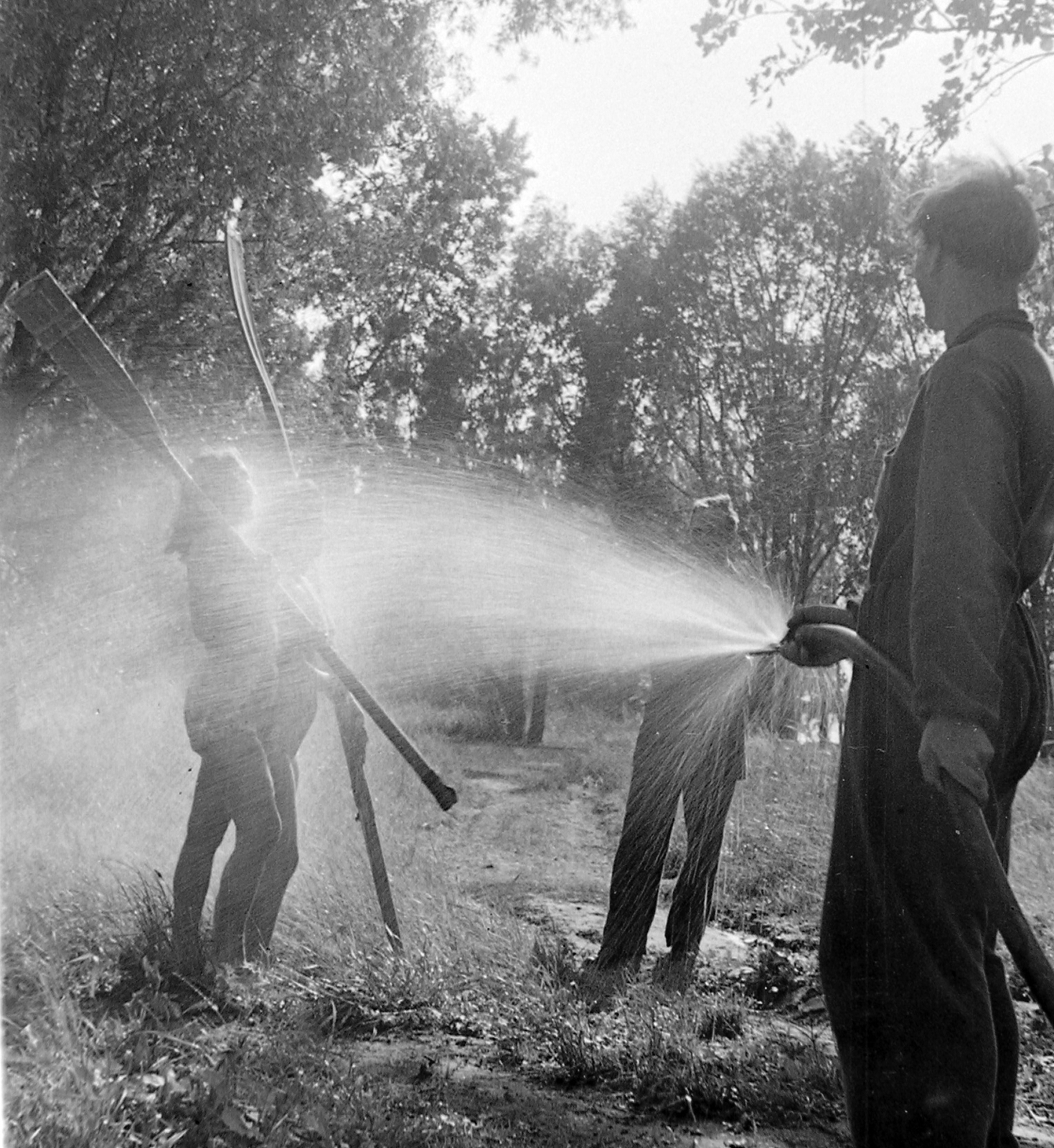 Hungary, Balatonlelle, BM üdülő., 1948, Magyar Rendőr, summer, paddle, hose, hosing, Fortepan #16407