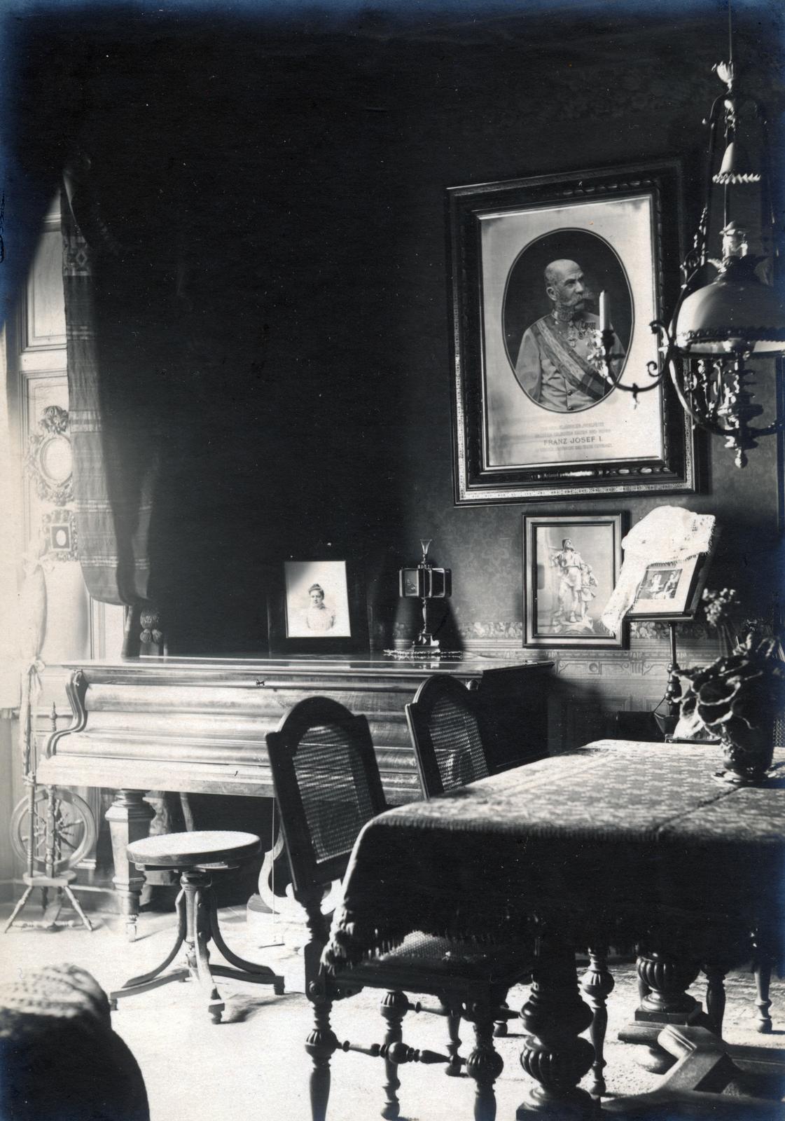 1907, Artkraft, bútor, enteriőr, zongora, Ferenc József ábrázolás, rokka, Fortepan #164142