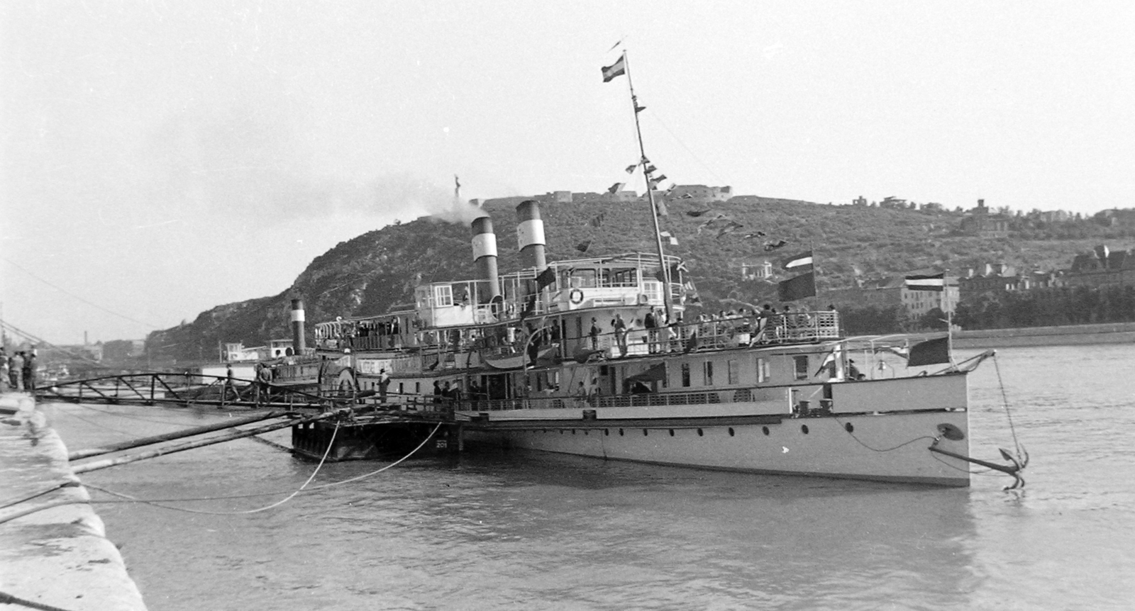 Hungary, Budapest V., Vigadó (Molotov) tér, a Szent István gőzhajó a kikötőben., 1948, Magyar Rendőr, ship, steamboat, boat station, Szent István/Queen Zita ship, Budapest, Fortepan #16416