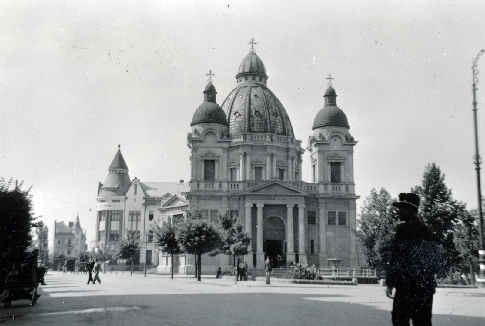 Romania,Transylvania, Târgu Mureș, Gyözelem tér (Piața Victoriei, ekkor Ugron Gábor tér), görögkatolikus templom., 1941, Richl Ágnes, Fortepan #164208