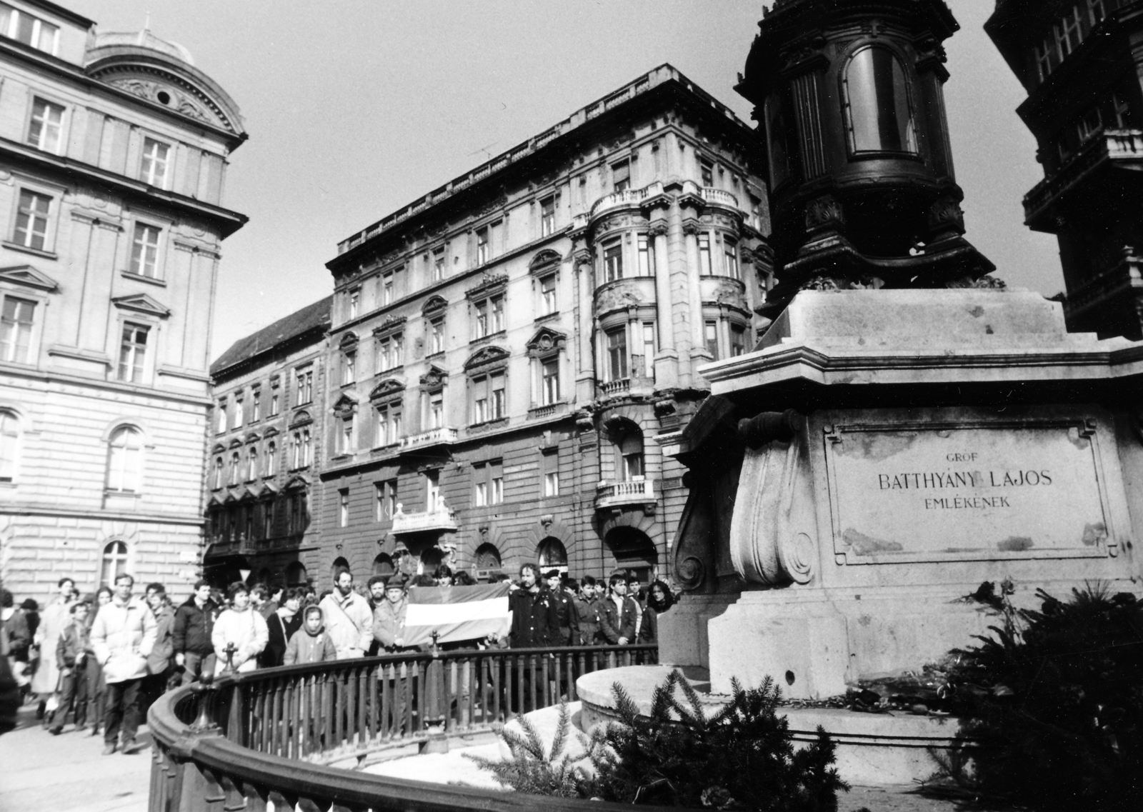 Hungary, Budapest V., a Báthory utca és a Hold (Rosenberg házaspár) utca kereszteződésénél található tér, Batthyány örökmécses., 1989, Hegedűs Judit, Budapest, regime change, Fortepan #164311