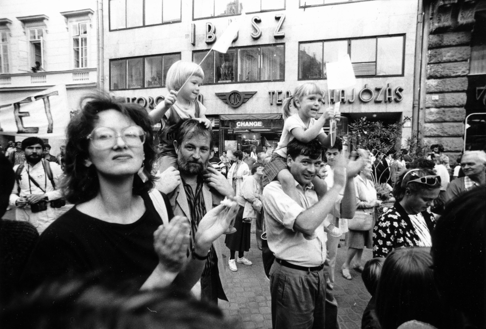 Magyarország, Budapest V., Vörösmarty tér, tüntetés a bős-nagymarosi vízlépcsőrendszer felépítése ellen, 1988. szeptember 12-én., 1988, Hegedűs Judit, tüntetés, Budapest, rendszerváltás, Fortepan #164318