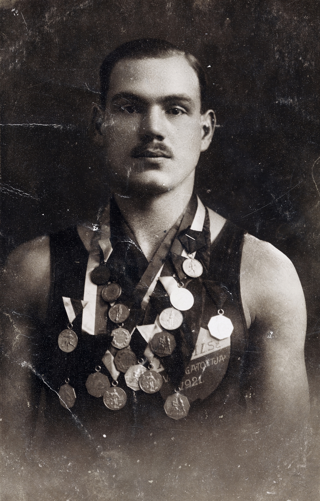 Hungary, Kassai (Kasl) József labdarúgó játékvezető, eredményes labdarúgó, birkózó, atléta, ökölvívó, teniszező, sielő., 1921, Illés Zoltán, medal, wrestling, Fortepan #164351
