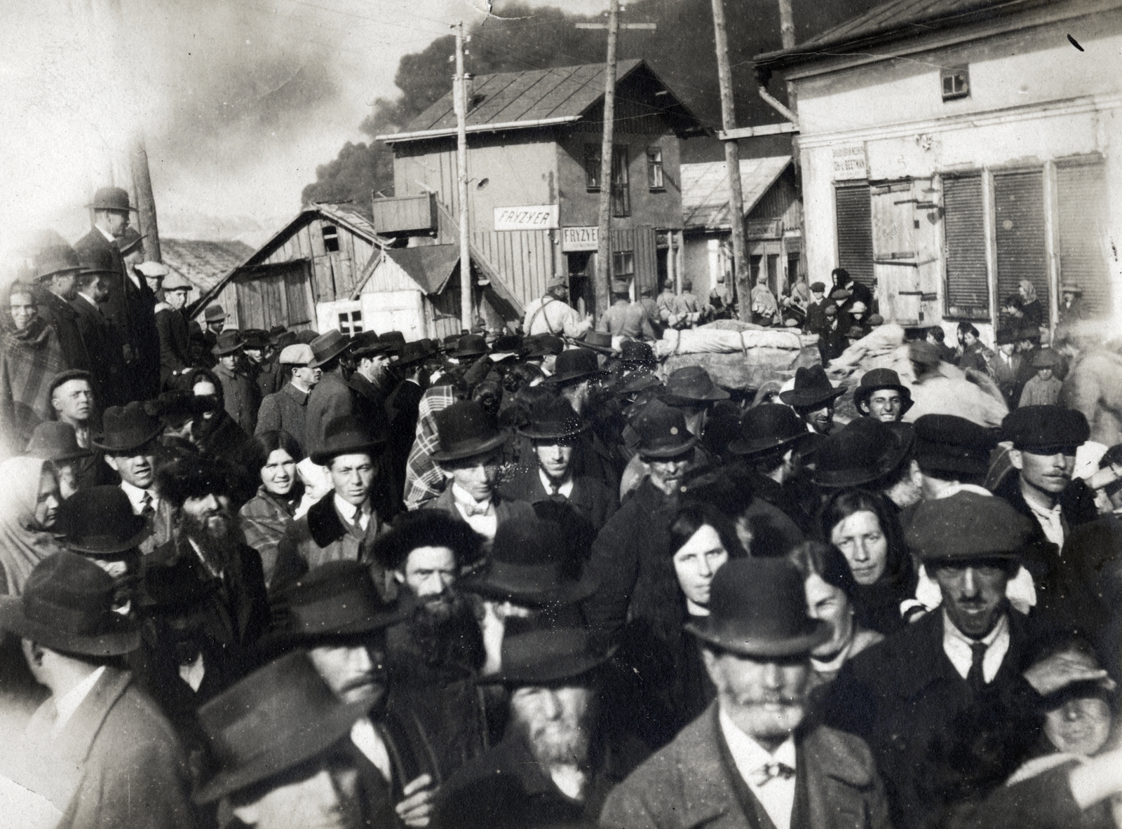 1915, Fedák István, hairdresser, hat, mass, judaism, First World War, bowler hat, beard, fur hat, Fortepan #164561