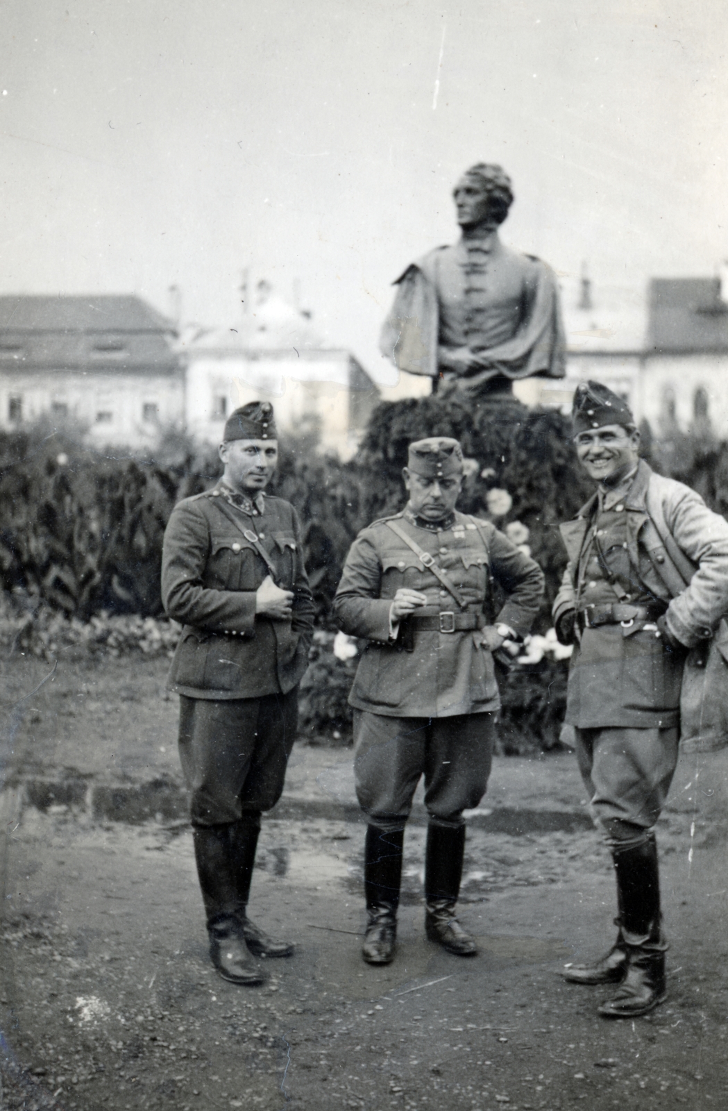 Romania,Transylvania, Baia Mare, Rákóczi tér (Piaţa Libertăţii), háttérben Lendvay Márton szobra (Verő László, 1900.)., 1940, Bartha Emese, Fortepan #164610