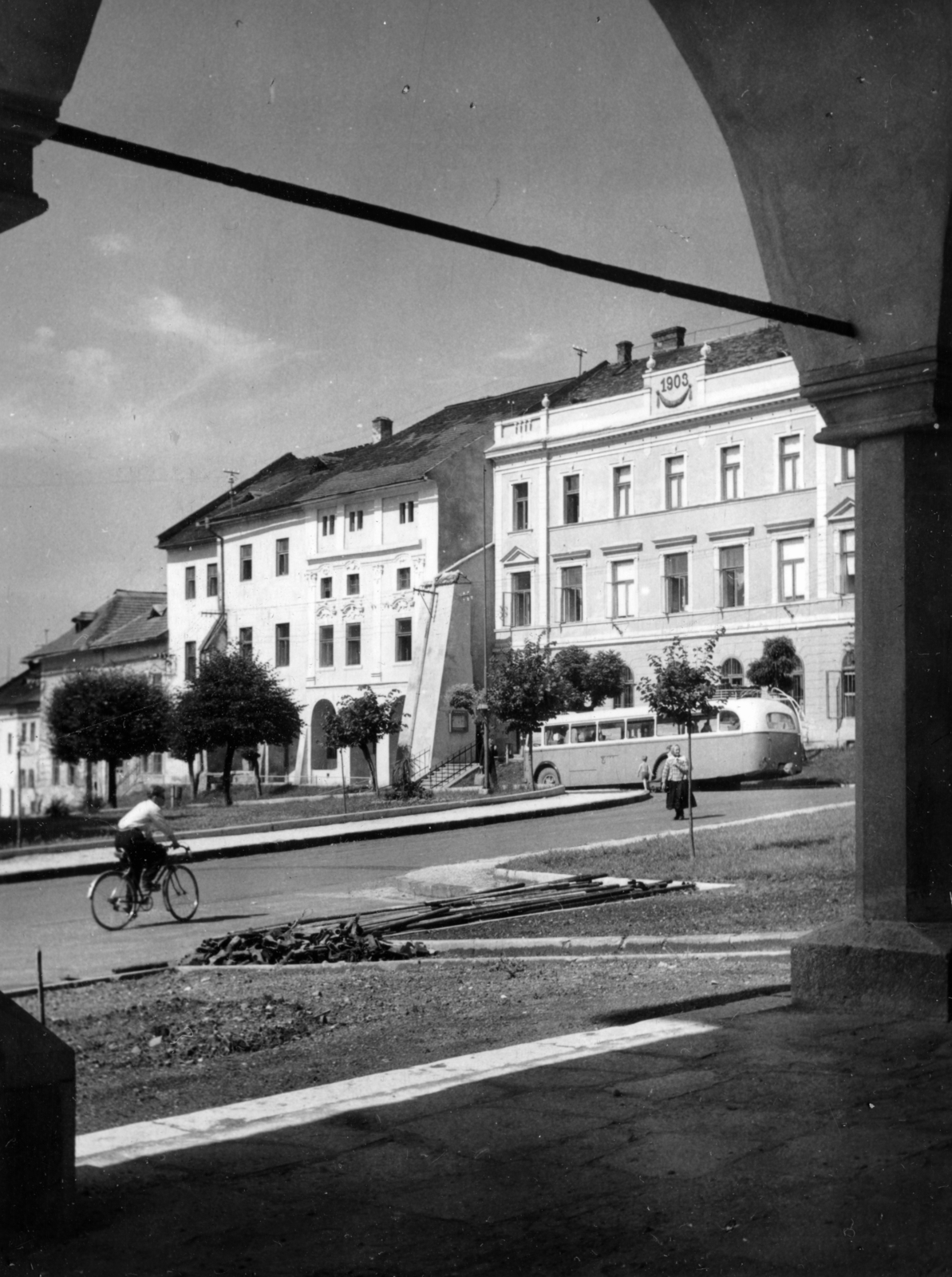 Slovakia, Levoča, a főtér (Námestie Majstra Pavla) a Városháza árkádjai felől., 1959, Faragó László, Czechoslovakia, Fortepan #164662