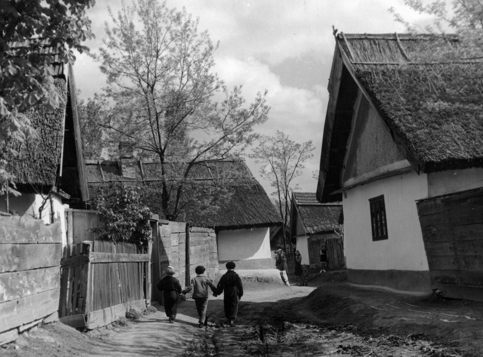 Hungary, Jászberény, Kígyó utca az Árok utca irányából nézve., 1959, Faragó László, kids, dirt road, Fortepan #164736