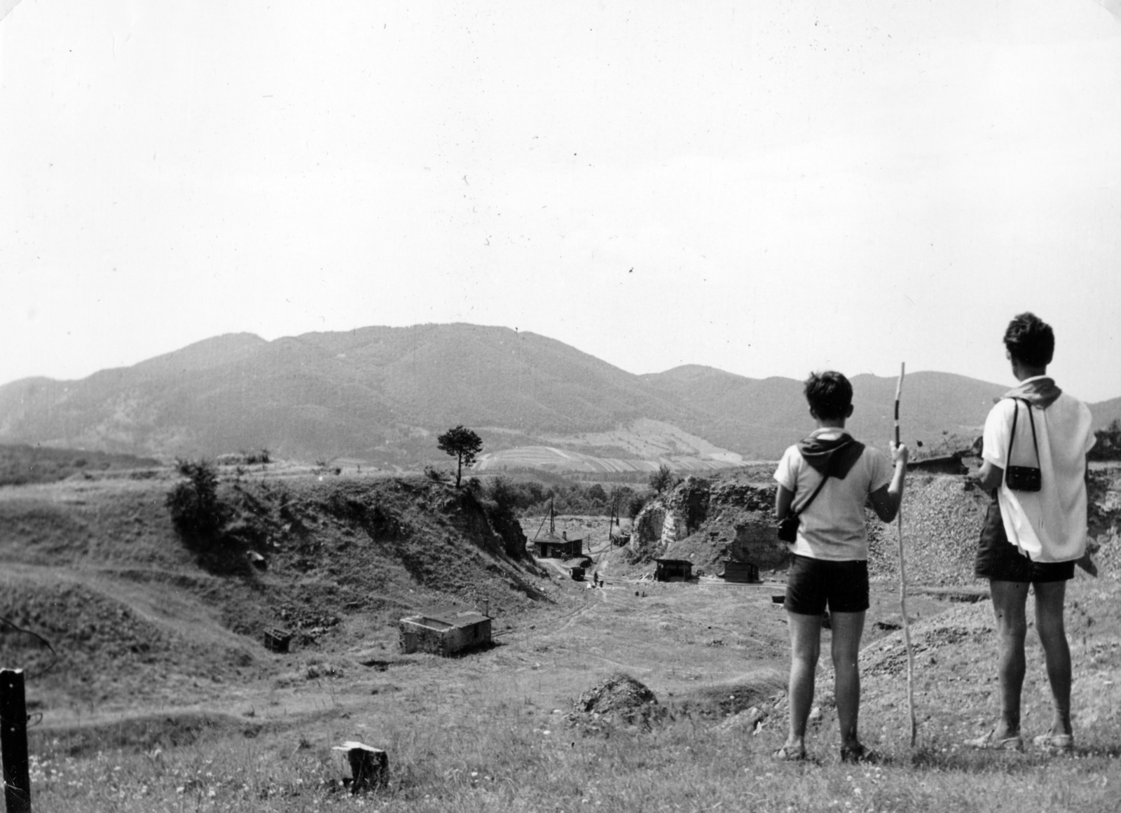 Hungary, kilátás Eresztvény felől a Karancs-hegy felé., 1959, Faragó László, picture, mountain, Fortepan #164812