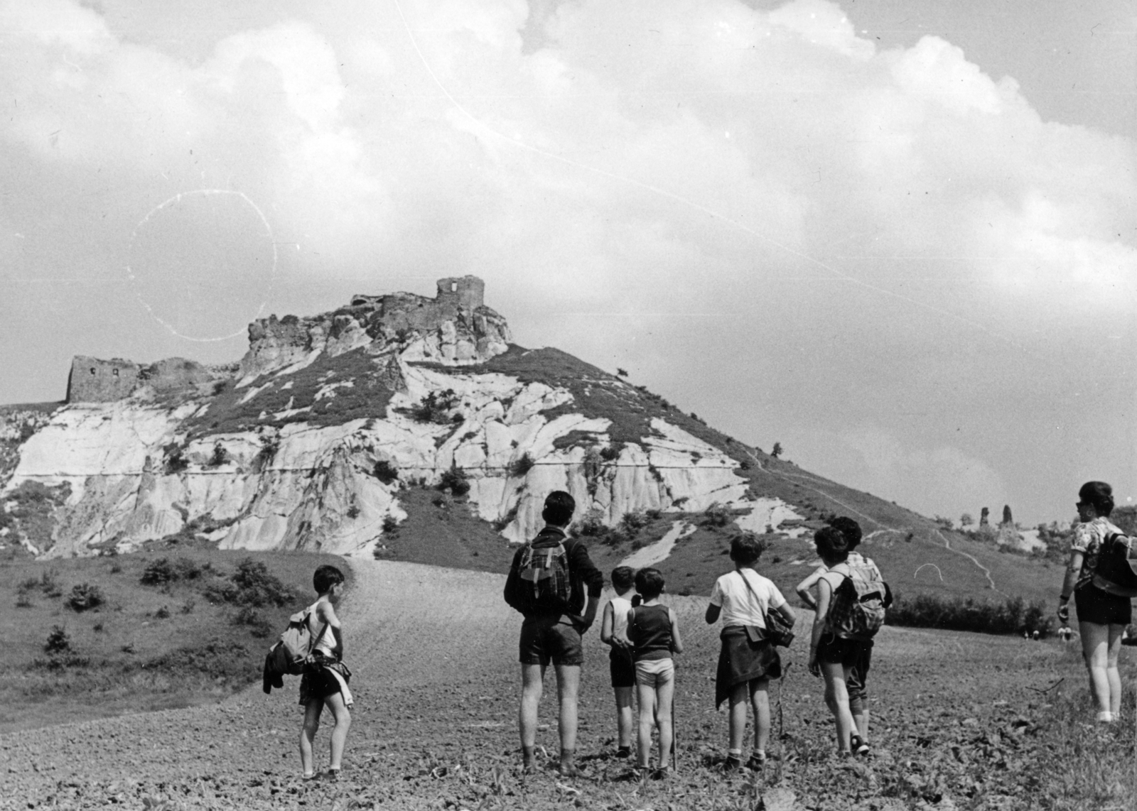 Hungary, Sirok, Vár., 1965, Faragó László, castle, back, backpack, excursion, Fortepan #164822