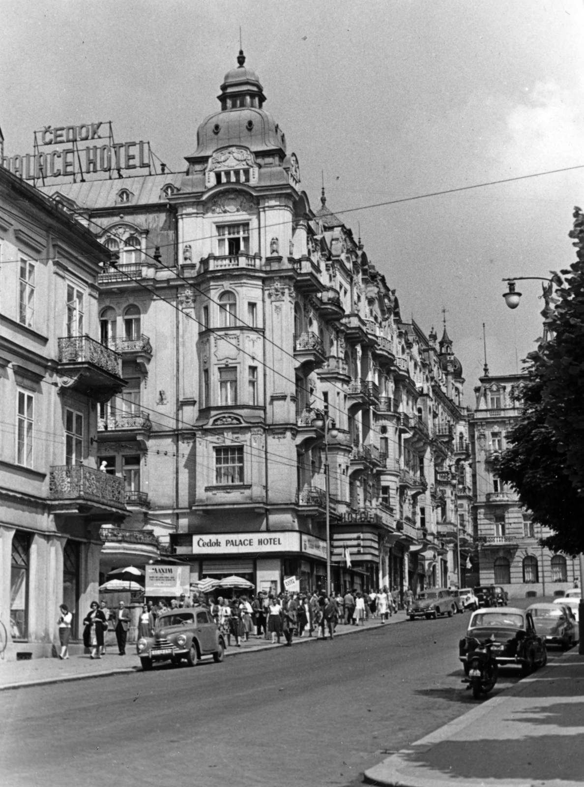 Czech Republik, Mariánské Lázne, Hlavní třída a Mírové námestie felé, szemben a Čedok Palace Hotel., 1961, Faragó László, Czechoslovakia, Fortepan #164828