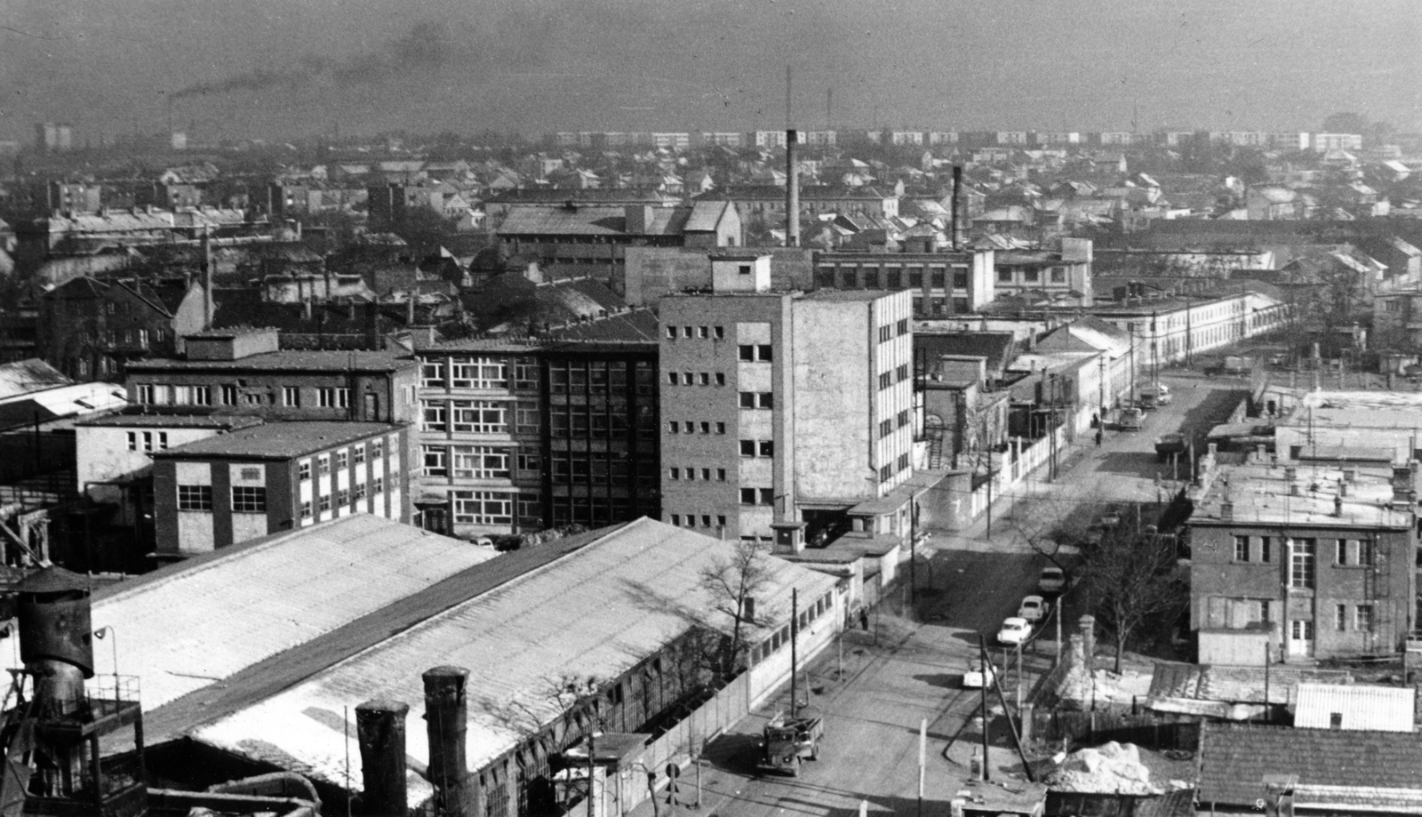 Magyarország, Budapest X., kilátás a Noszlopy utca 1. szám alatti irodaépületből a Gyömrői út kereszteződése felé., 1965, Herpay Gábor, Budapest, madártávlat, gyárkémény, Fortepan #165004