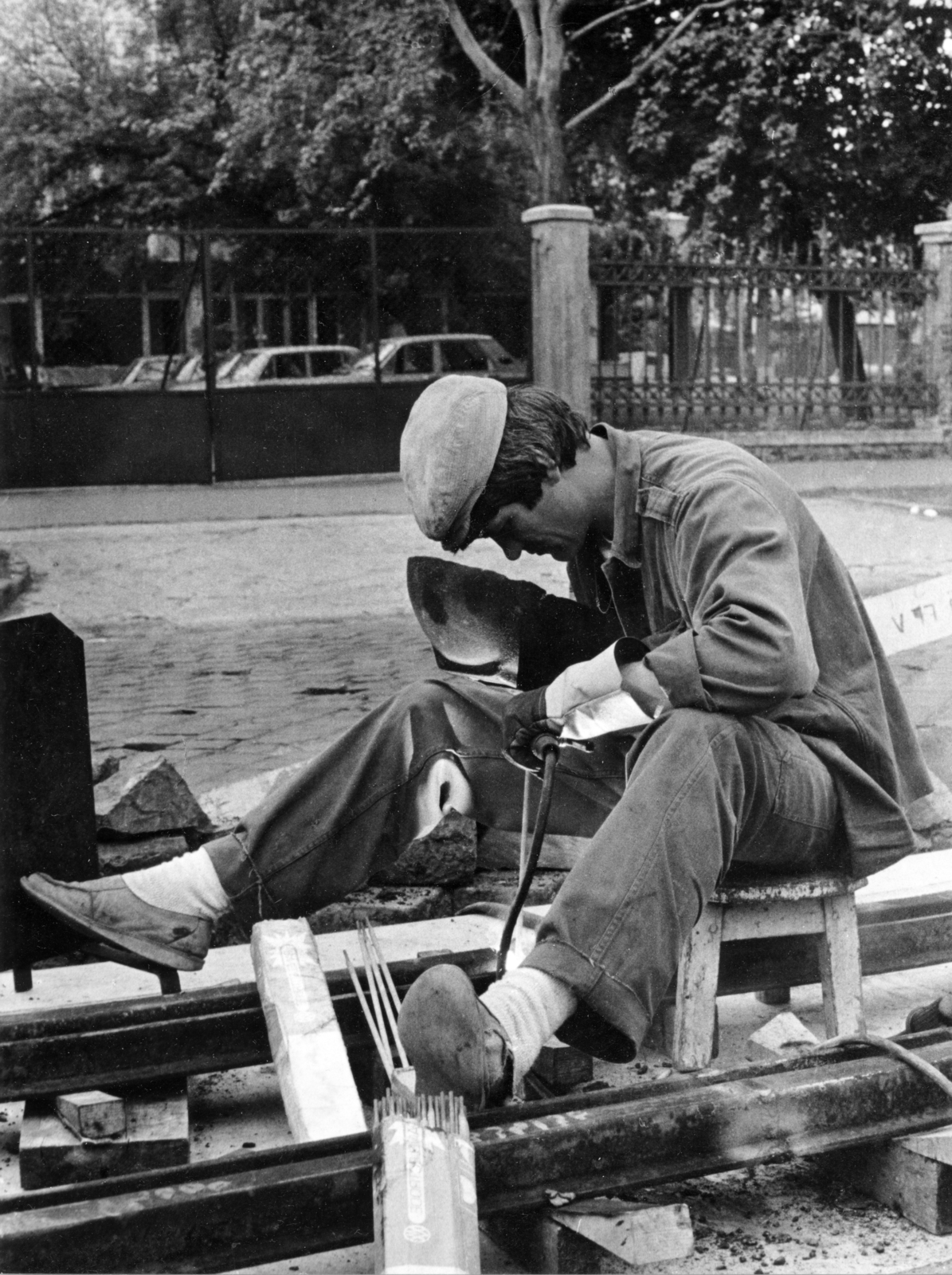 1977, Herpay Gábor, sitting, worker, welding, Fortepan #165016