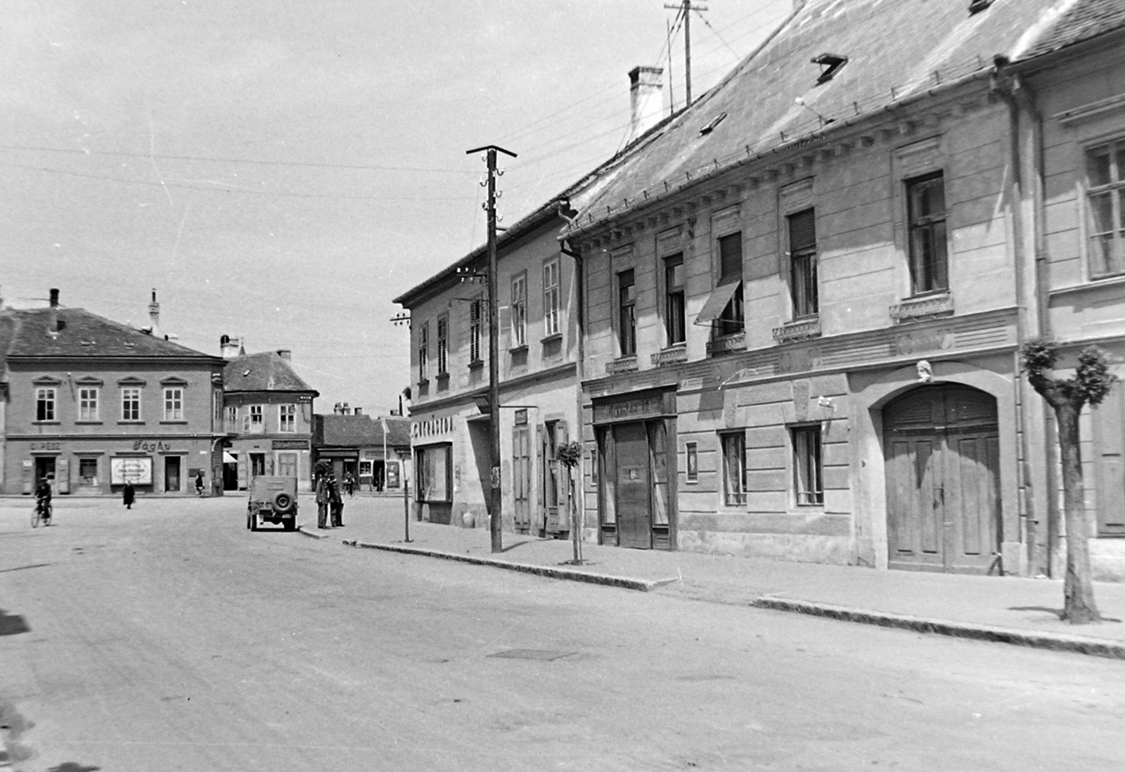 Hungary, Kőszeg, Rákóczi Ferenc utca a Fő (Köztársaság) tér felé nézve., 1949, Magyar Rendőr, street view, Fortepan #16506