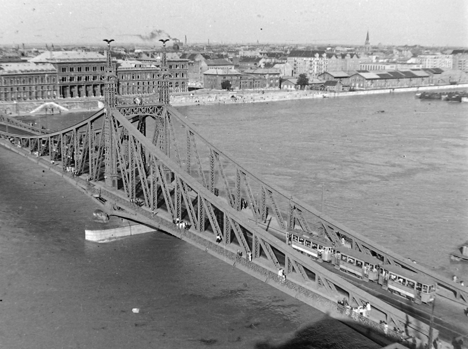 Hungary, Budapest, Szabadság híd., 1949, Magyar Rendőr, bridge, tram, Danube, Duna-bridge, János Feketeházy-design, Fortepan #16508