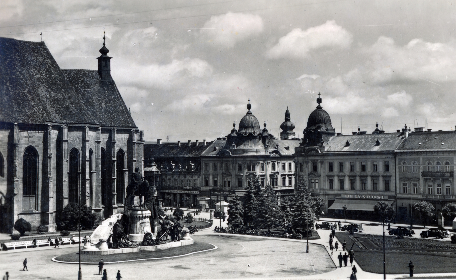 Romania,Transylvania, Cluj-Napoca, Fő tér, balra a Szent Mihály-templom és Hunyadi Mátyás emlékműve., 1941, Handa család, Fortepan #165173