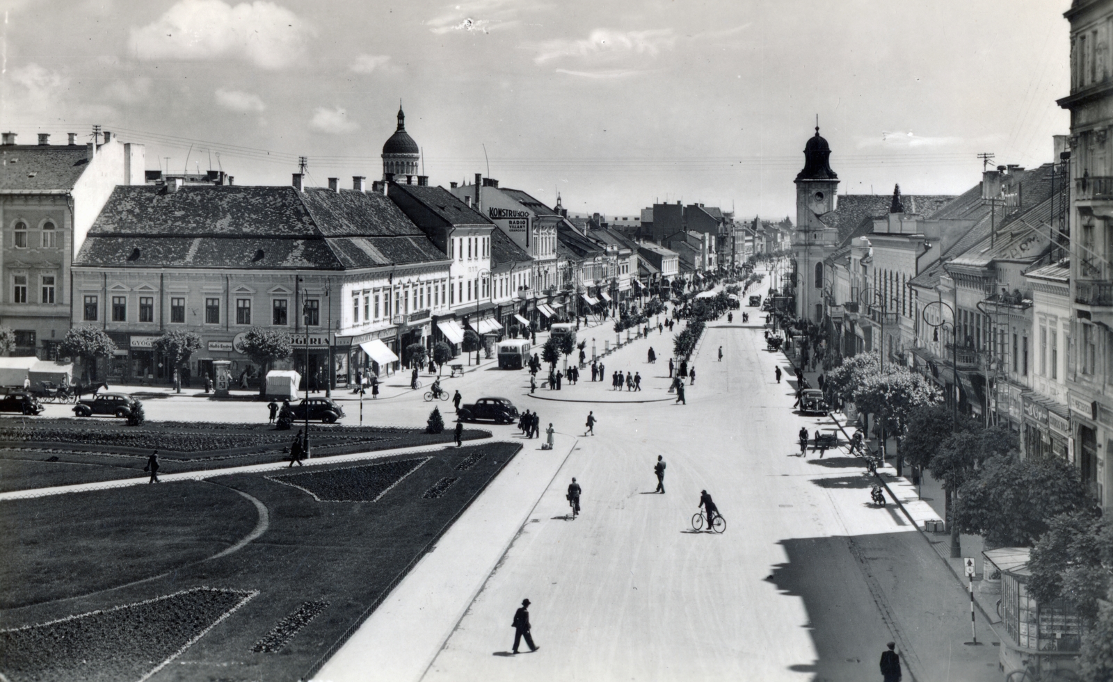 Romania,Transylvania, Cluj-Napoca, Mátyás király tér a Deák Ferenc utca (Bulevardul Eroilor) felé nézve., 1941, Handa család, Best of, Fortepan #165174