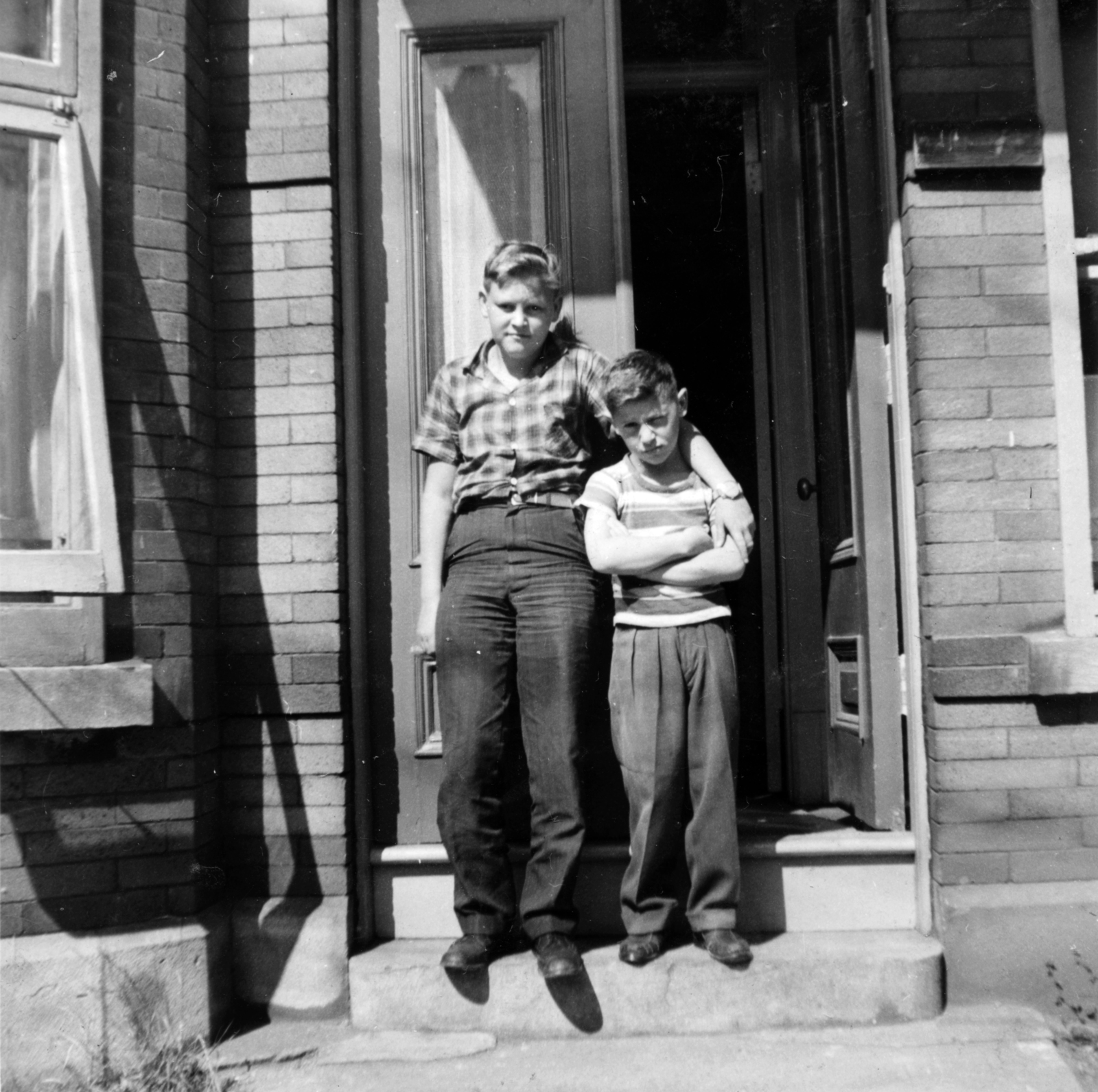 Canada, untitled, 1957, Kahán Katalin, portrait, stairs, door, boy, boys, kid, standing in door, photo aspect ratio: square, Fortepan #165242