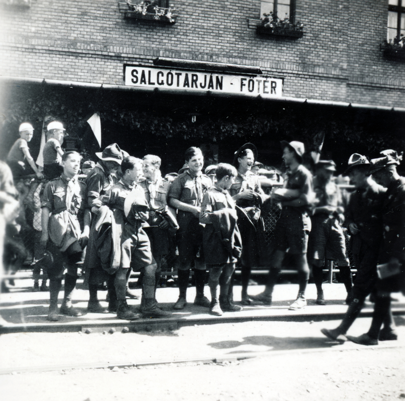 Hungary, Salgótarján, Salgótarján-Főtér vasútállomás., 1942, Makk Judit, scouting, train station, Fortepan #165269