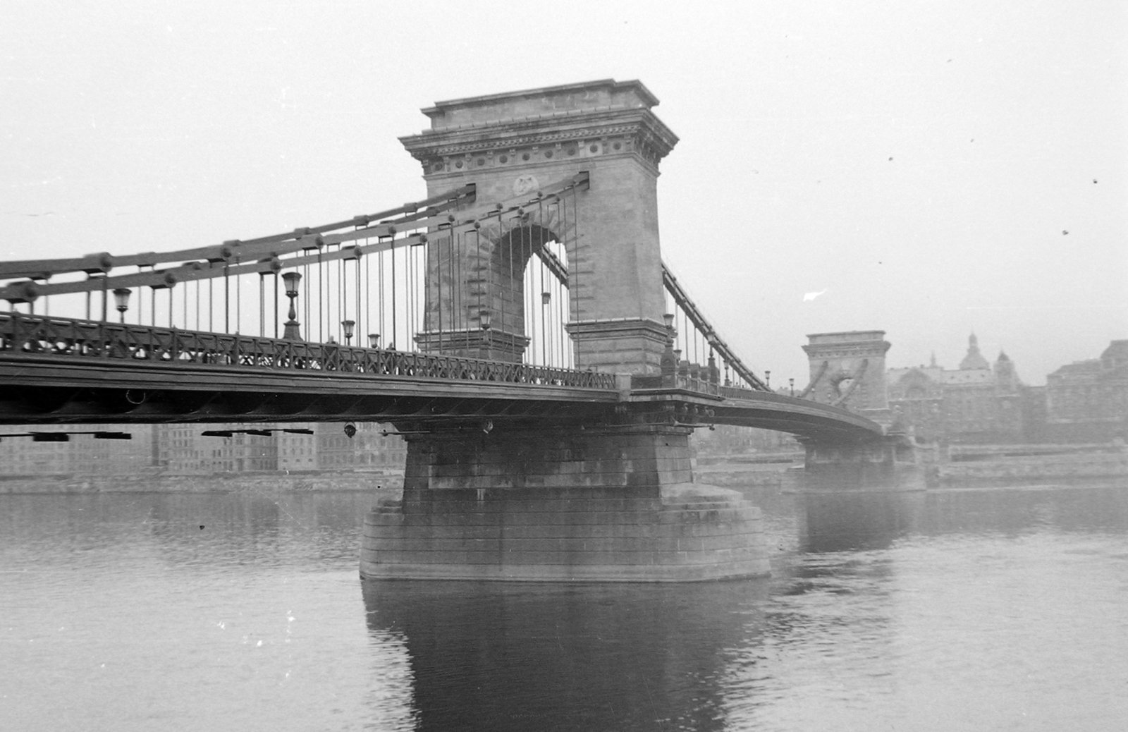Hungary, Budapest, Széchenyi Lánchíd., 1949, Magyar Rendőr, bridge, Danube, suspension bridge, William Tierney Clark-design, Fortepan #16548