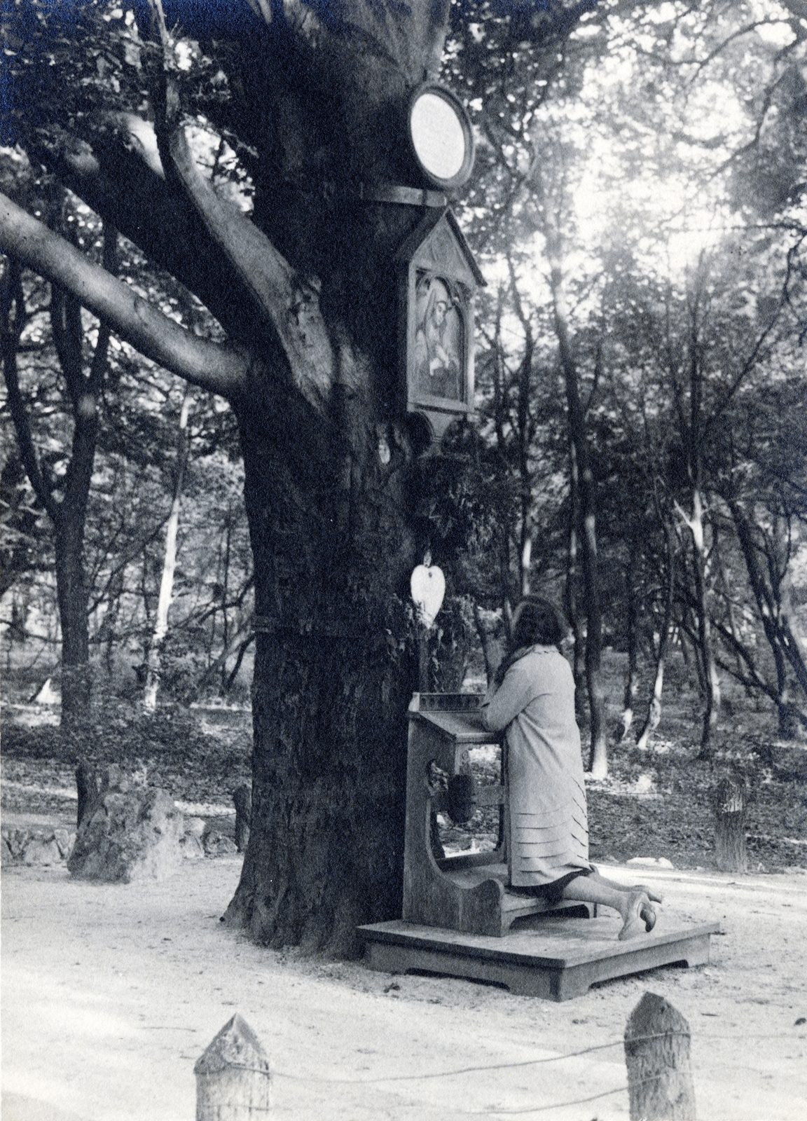 Hungary, Budapest XII., Jánoshegy, Erzsébet királyné emlékhely, imazsámollyal és Mária képpel., 1931, Olbert Mariann, prayer, Budapest, Fortepan #165483