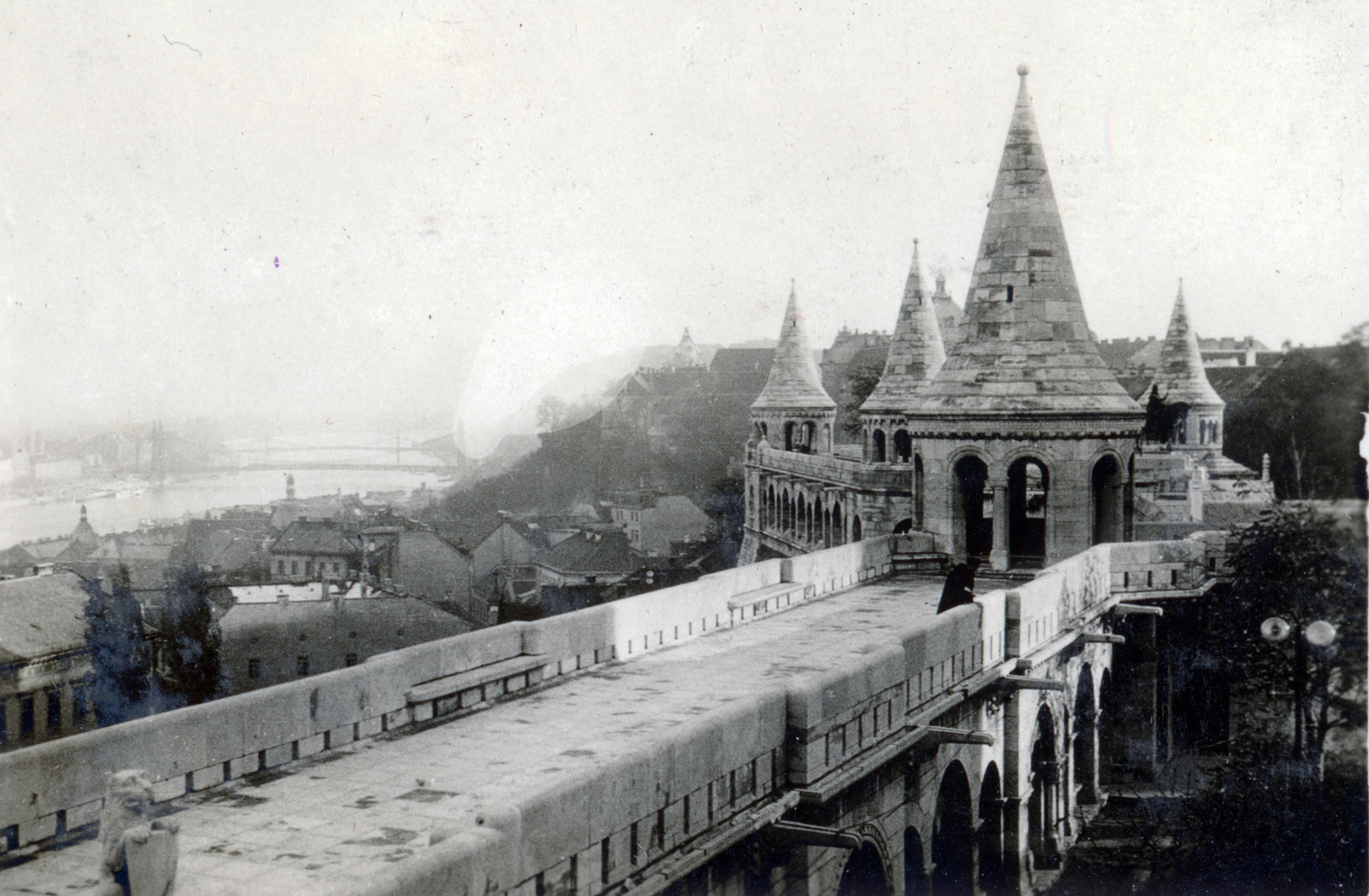Magyarország, budai Vár,Halászbástya, Budapest I., kilátás az Erzsébet híd és a Gellért-hegy felé., 1930, Olbert Mariann, Budapest, Schulek Frigyes-terv, neoromán építészet, Fortepan #165492