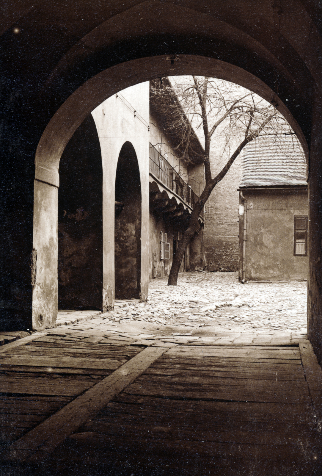 Magyarország, budai Vár, Budapest I., az Úri utca 37. számú ház udvara., 1930, Olbert Mariann, Budapest, Fortepan #165529