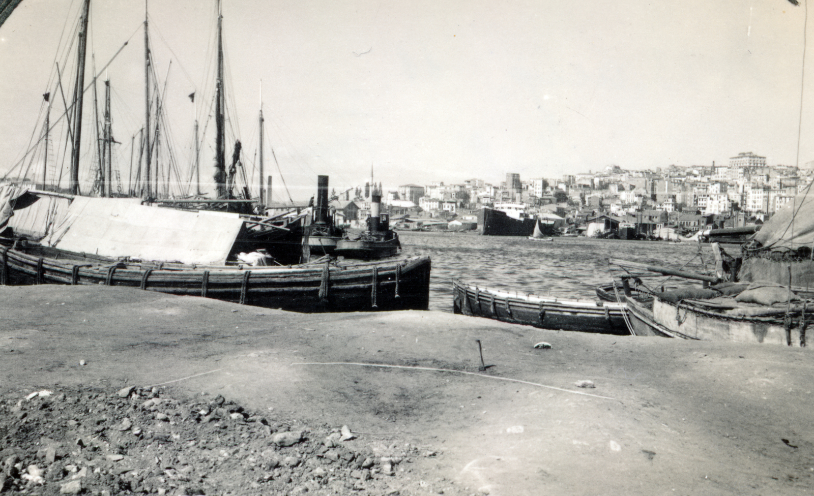 Törökország, Isztambul, Eminönü városrész, kikötő, szemben Beyoğlu városzrész., 1933, Rostóczky Alfonz, vitorláshajó, gőzhajó, Fortepan #165583