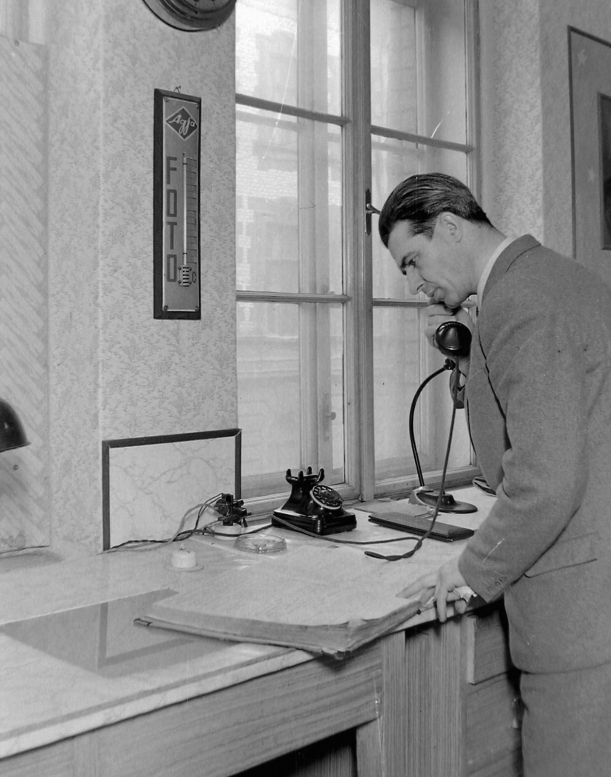 Hungary, Budapest VIII., Mosonyi utca, rendőrségi iroda., 1950, Magyar Rendőr, office, telephone, Agfa-brand, Budapest, Fortepan #16560