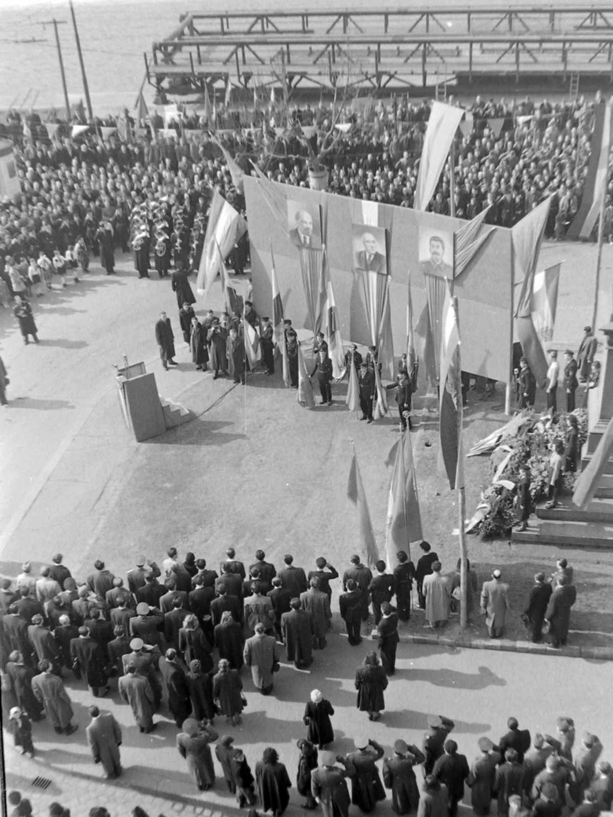 Hungary, Budapest V., Petőfi tér, ünnepség a Petőfi szobor előtt., 1950, Magyar Rendőr, festive, political decoration, Budapest, 15th of March celebrations, Fortepan #16563