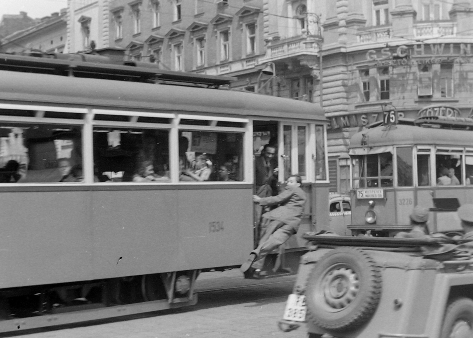 Hungary, Budapest VII., Erzsébet (Lenin) körút 1. a Nagykörút - Rákóczi út kereszteződéséből nézve., 1950, Magyar Rendőr, transport, tram, Budapest, public transport line number, Fortepan #16584