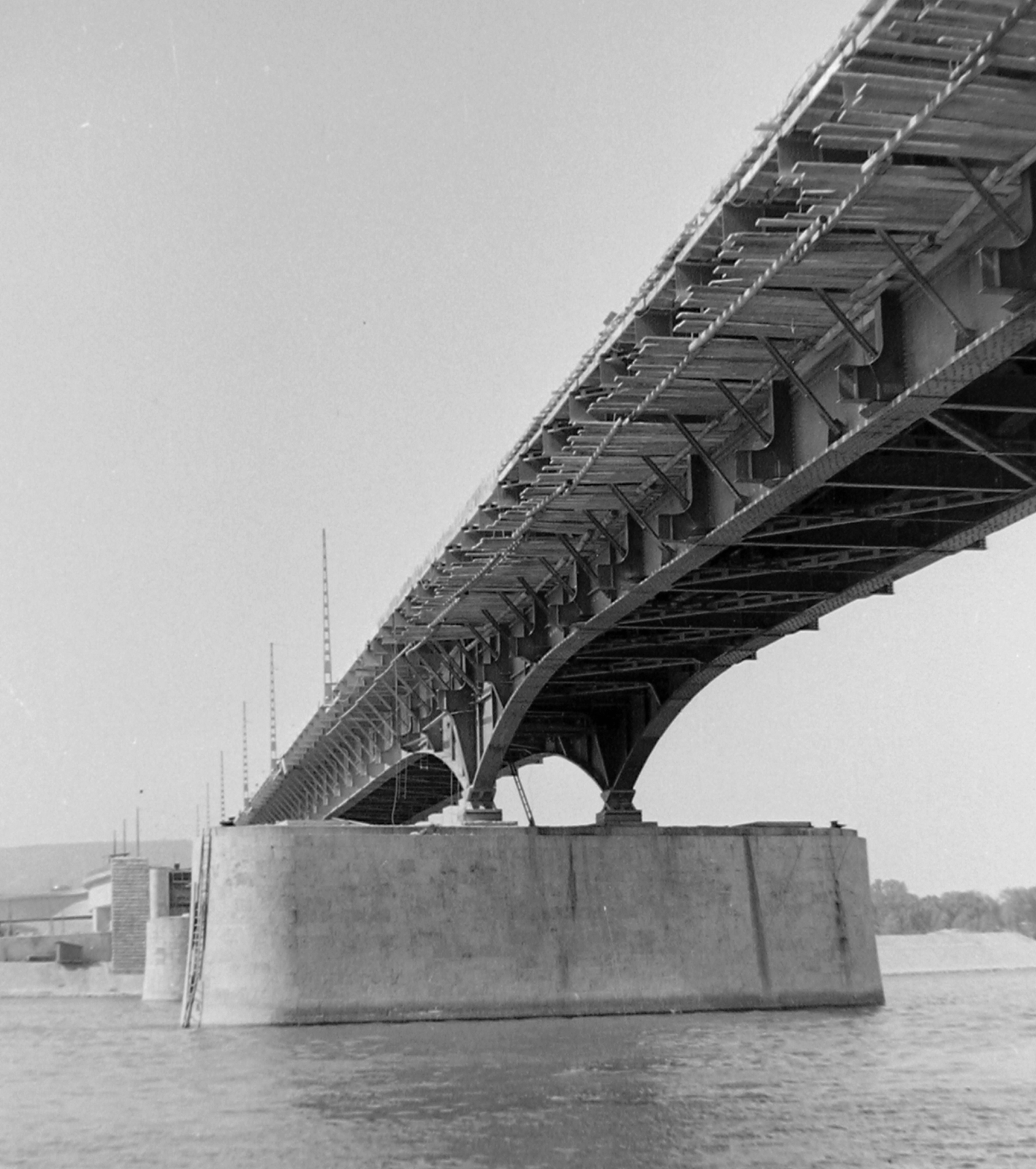 Magyarország, Budapest, épül az Árpád (Sztálin) híd., 1950, Magyar Rendőr, híd, hídépítés, Duna-híd, Sávoly Pál-terv, Kossalka János-terv, gerenda híd, Károly Széchy-terv, Fortepan #16622