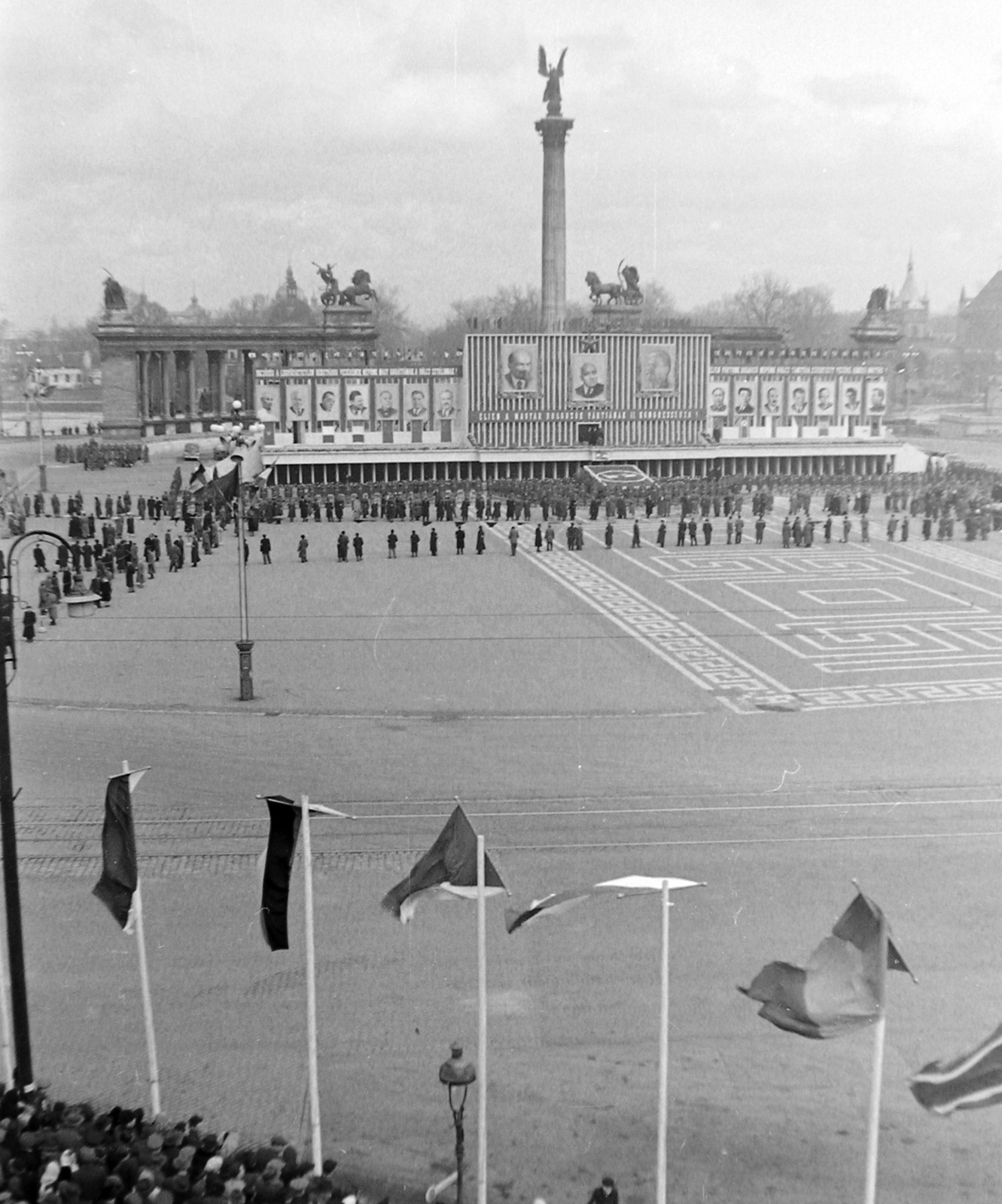 Hungary, Budapest XIV., Hősök tere, nagygyűlés és felvonulás az MDP II. Kongresszusa alkalmából 1951. február 24-én., 1951, Magyar Rendőr, political decoration, grandstand, Budapest, Fortepan #16640