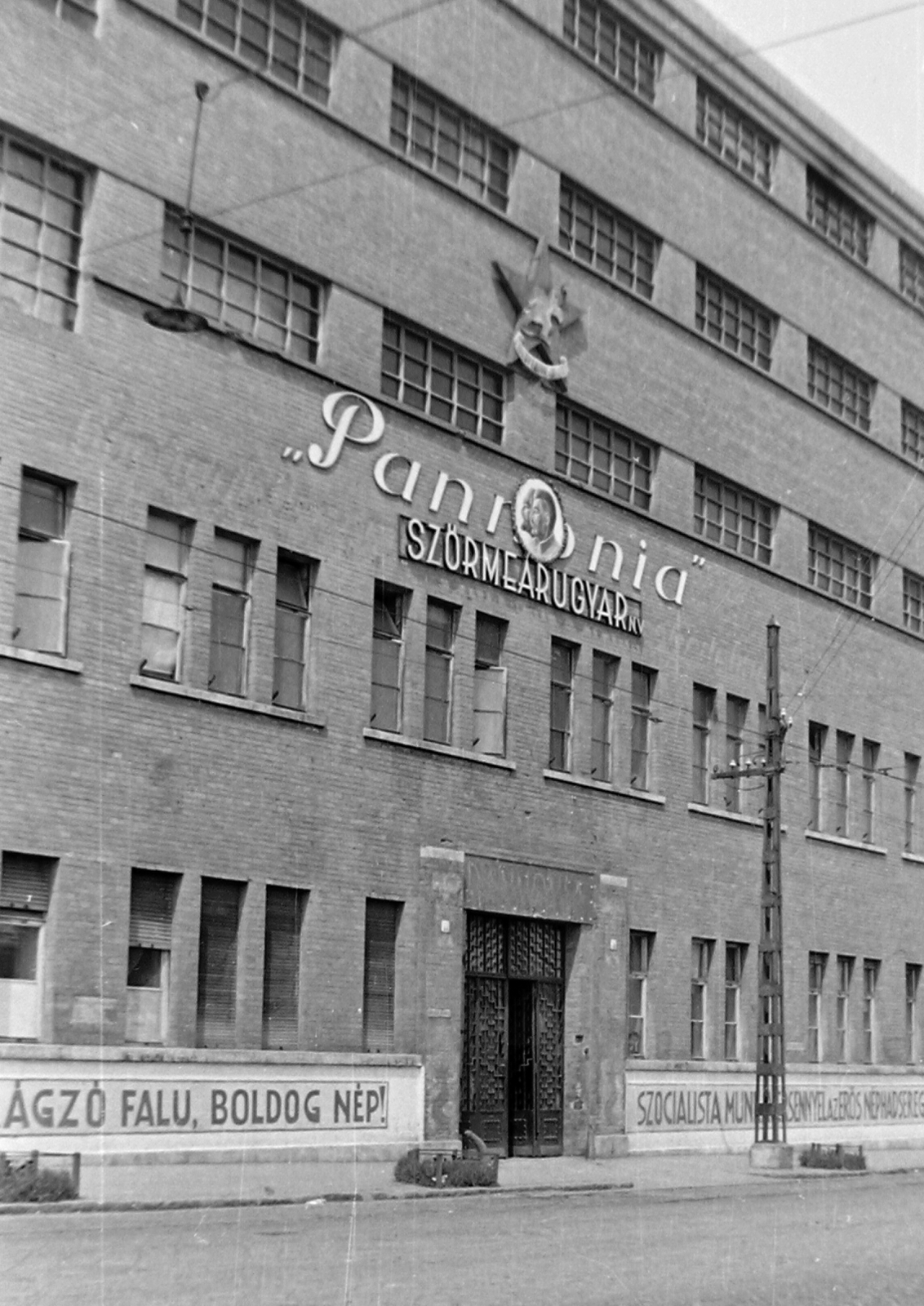 Hungary, Budapest IV., Váci út 44-46., Pannónia Szőrmeárugyár Nemzeti Vállalat., 1950, Magyar Rendőr, factory, fur, Budapest, Fortepan #16655