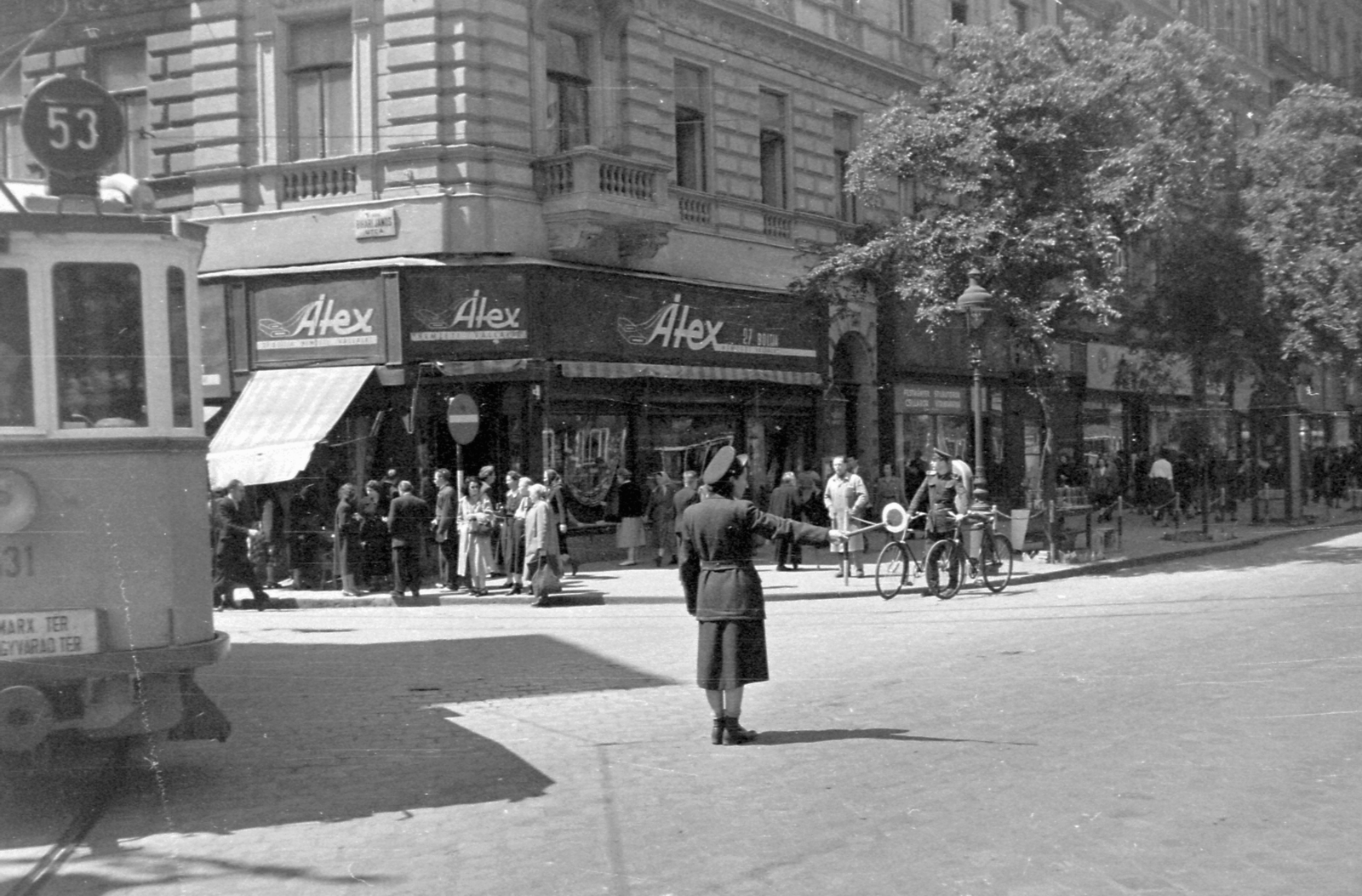 Hungary, Budapest V., Szent István körút - Bihari János utca sarok., 1952, Magyar Rendőr, transport, street view, cop, tram, Budapest, directing traffic, public transport line number, Fortepan #16769