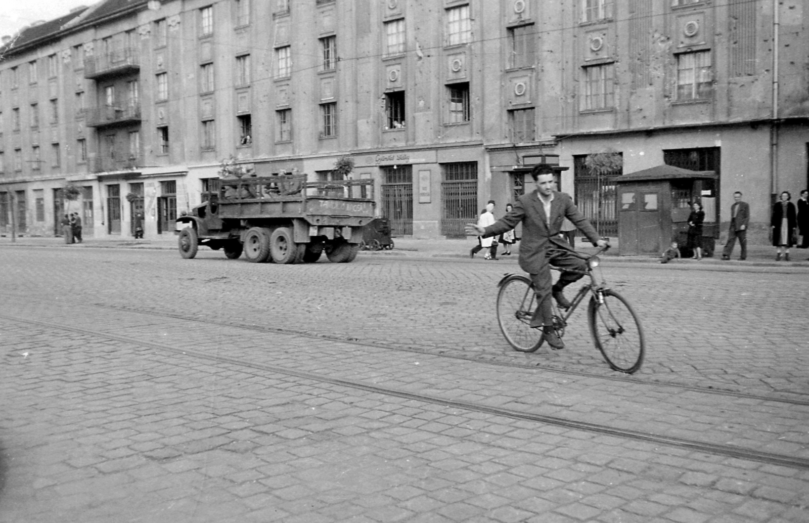 Hungary, Budapest XIII.,Budapest VI., a Lehel utca 1. számú ház előtt., 1952, Magyar Rendőr, bicycle, commercial vehicle, street view, Budapest, rails, GMC CCKW 353, GMC-brand, Fortepan #16787