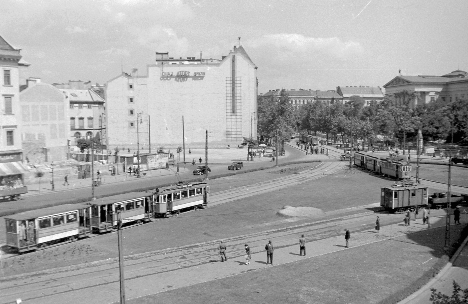 Magyarország, Budapest VIII.,Budapest V.,Budapest IX., Kálvin tér., 1952, Magyar Rendőr, utcakép, villamos, látkép, Muki villamos, Budapest, Fortepan #16796