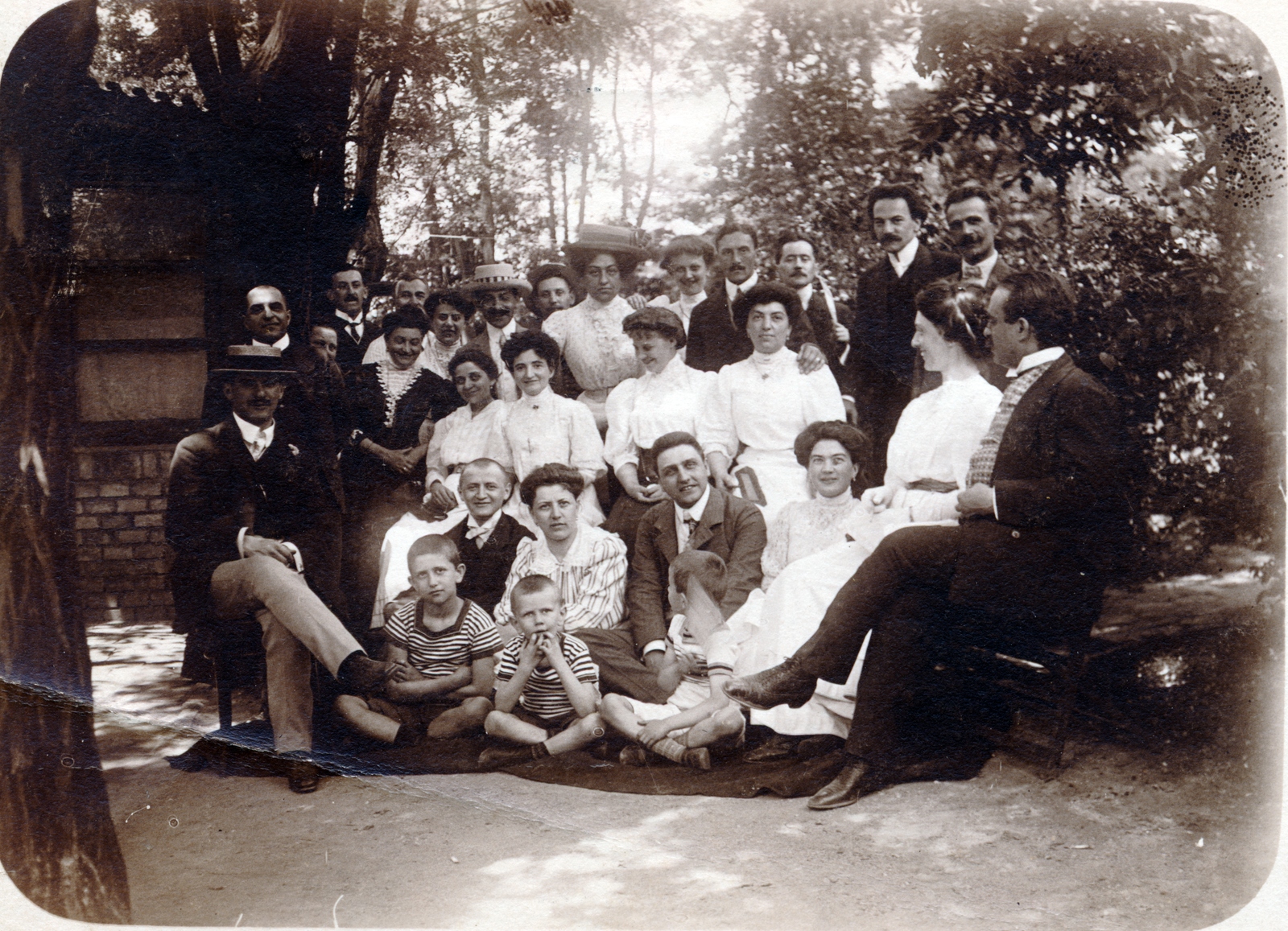 1913, Bősze Ádám, hat, tableau, smile, men, wood, moustache, kid, lady, bun, striped dress, Fortepan #170010
