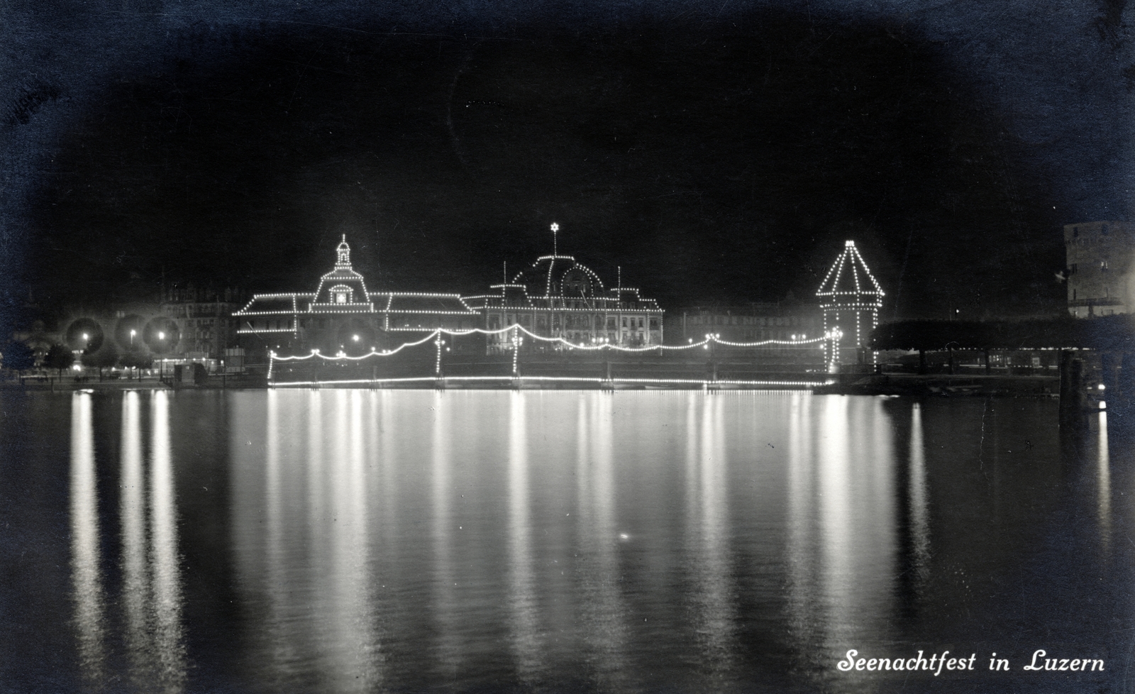 Svájc, Luzern, szemben a főposta épülete, jobbra a Kappellbrücke., 1931, Bősze Ádám, díszkivilágítás, Fortepan #170026