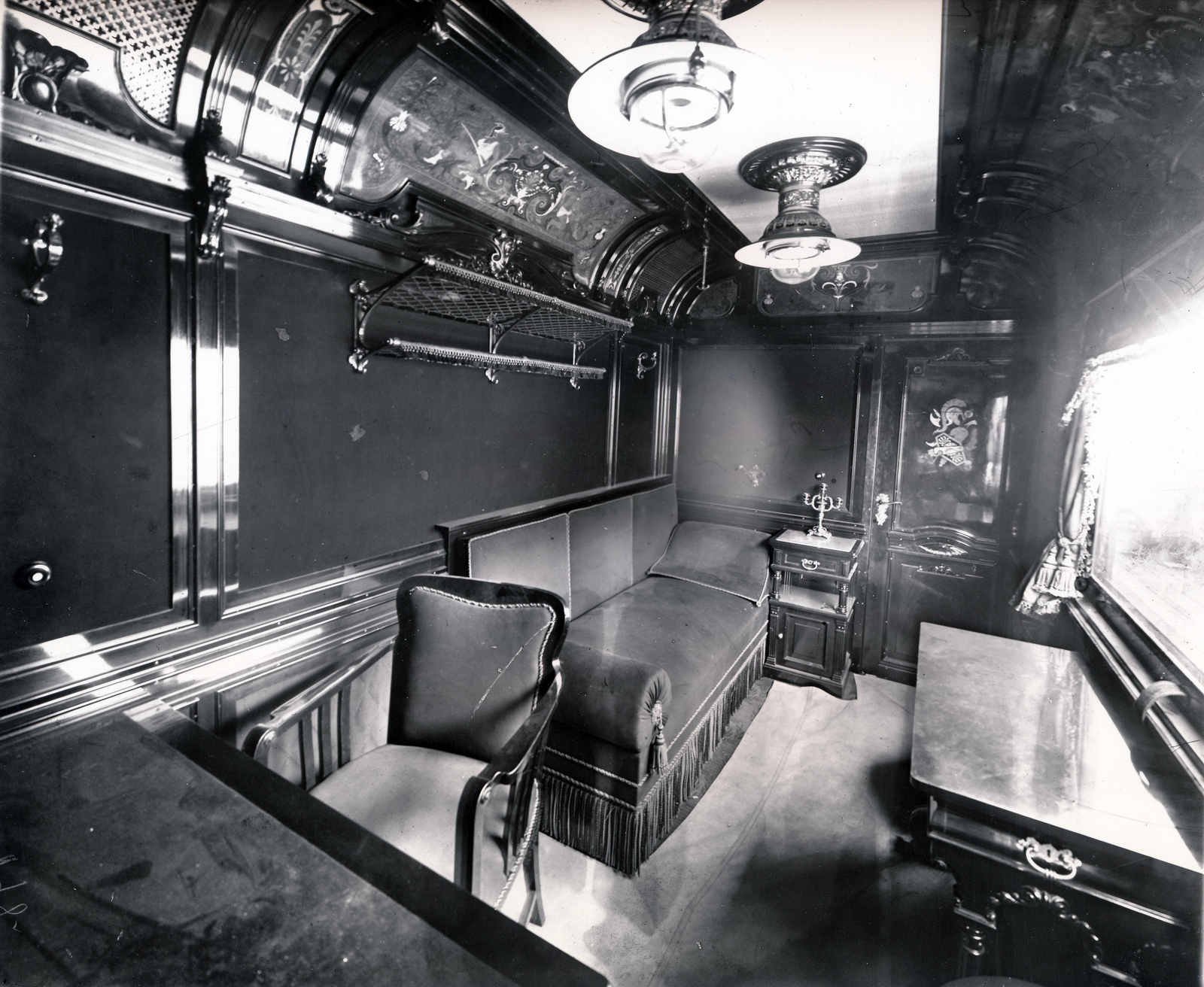 Hungary, az orosz cár részére szállított gőzmotorkocsi, háló és dolgozó helyisége., 1906, Villányi György, interior, coach, Fortepan #170304